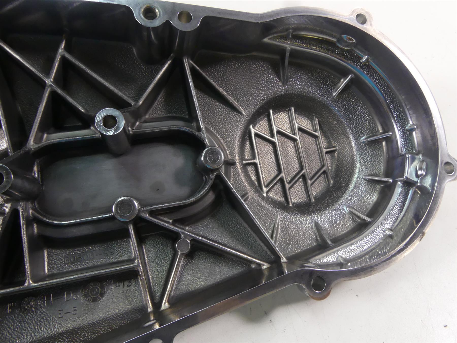 2004 Harley Softail FLSTFI Fat Boy Outer Primary Drive Clutch Cover 60506-99 {{ shop.shopifyCountryName }} - Mototech271