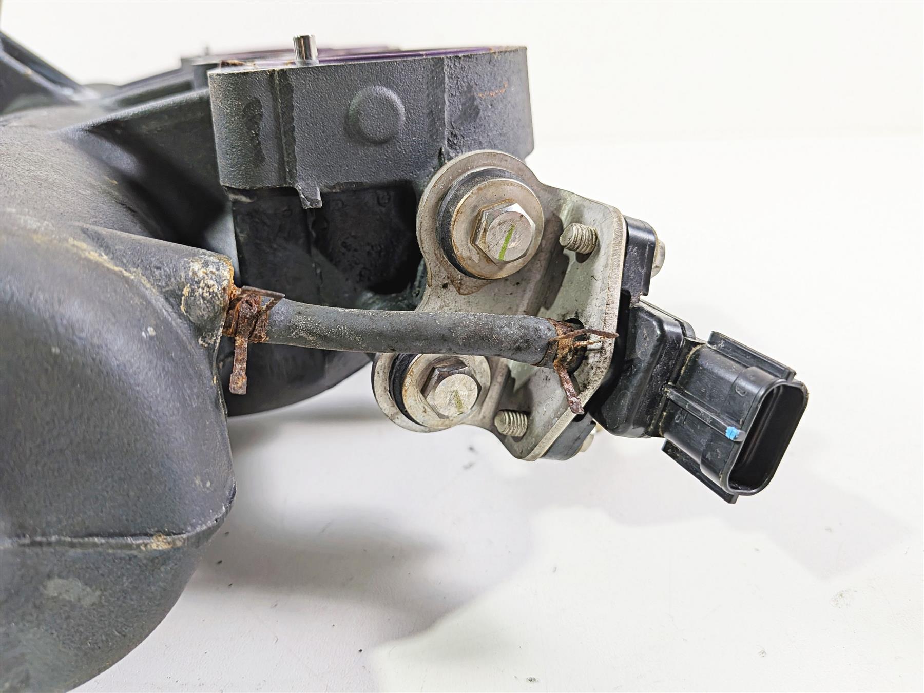 2009 Yamaha Waverunner FX1800 Cruiser Intake Manifold Injectors 6S5-13641-00-00 {{ shop.shopifyCountryName }} - Mototech271