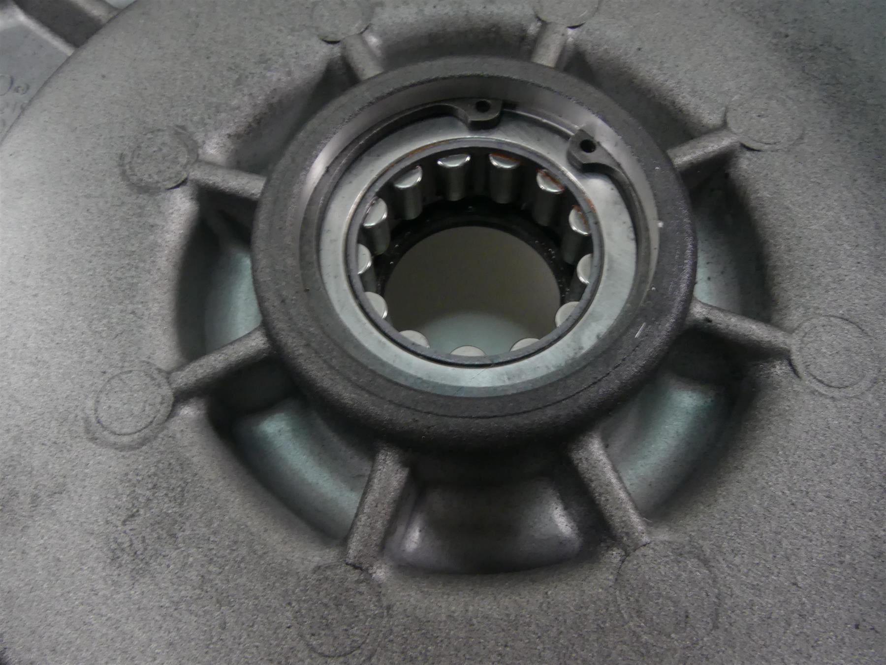 2005 Harley Touring FLHRSI Road King Inner Primary Drive Clutch Cover 60677-01C {{ shop.shopifyCountryName }} - Mototech271