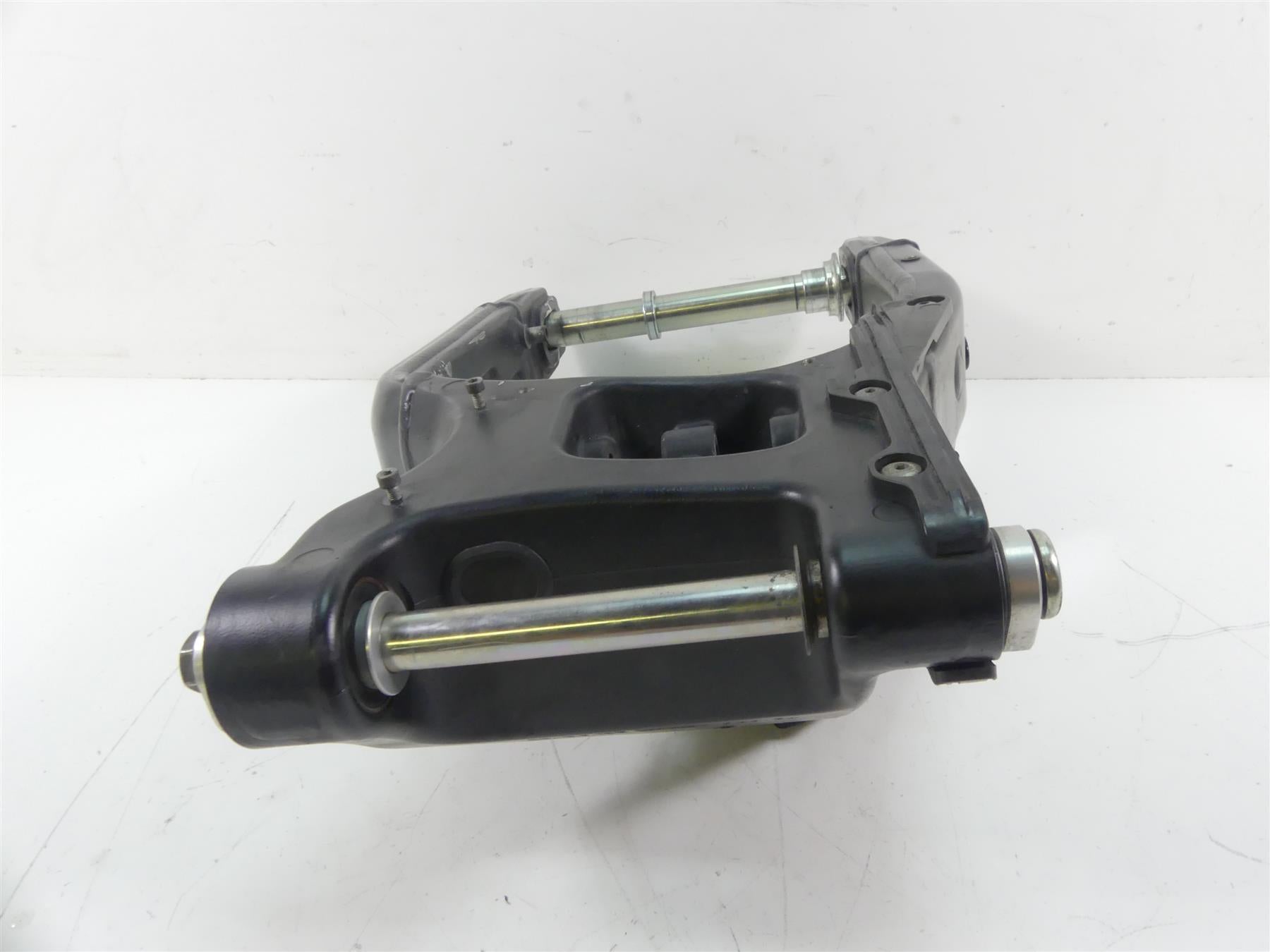 2006 Ducati 999 Biposto Rear Swingarm Swing Arm + 30mm Axle 37010442A {{ shop.shopifyCountryName }} - Mototech271