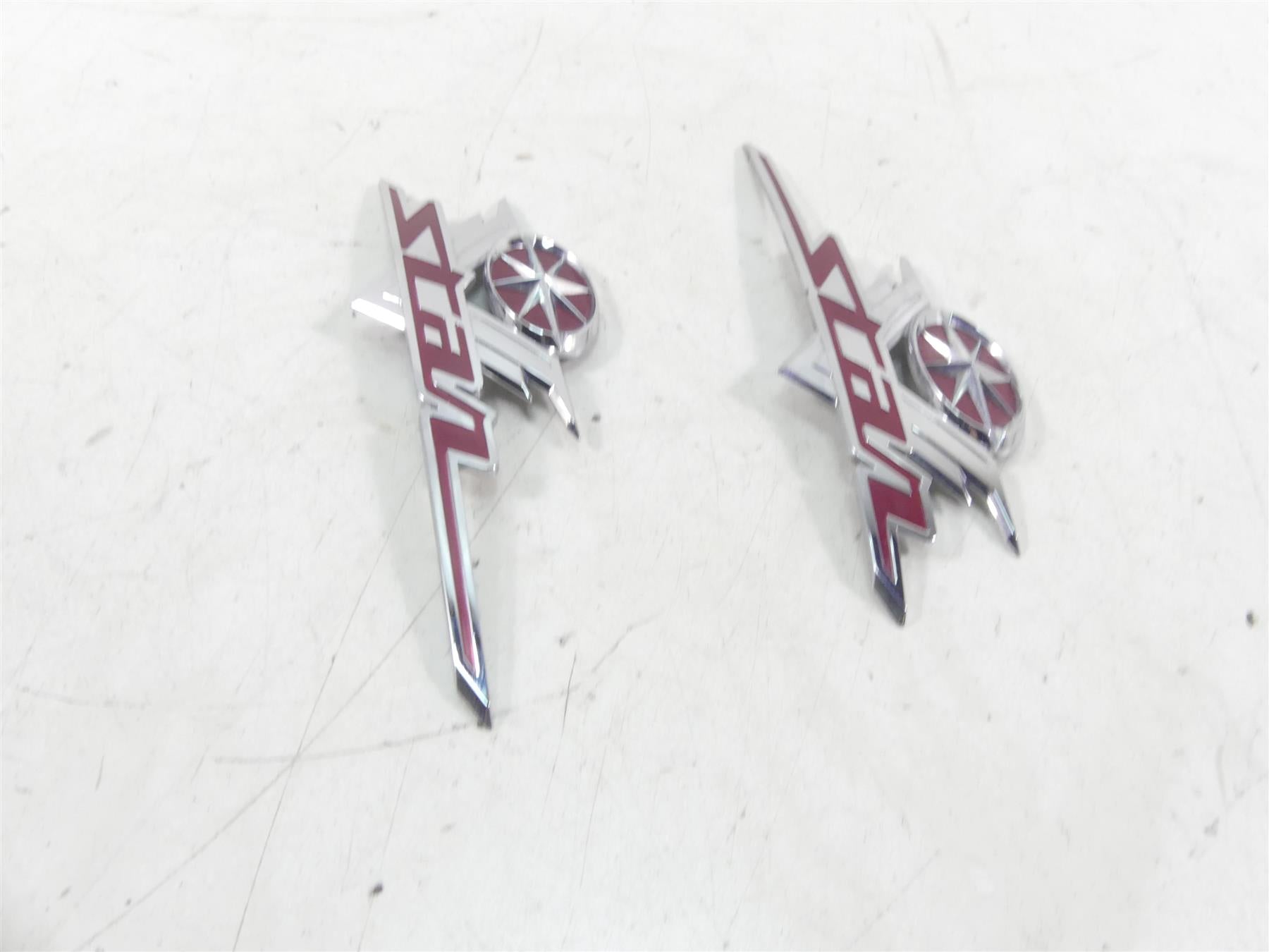 2002 Yamaha XVS1100 V-Star Fuel Gas Petrol Tank Emblem Set 5KS-2416B-10-00 {{ shop.shopifyCountryName }} - Mototech271