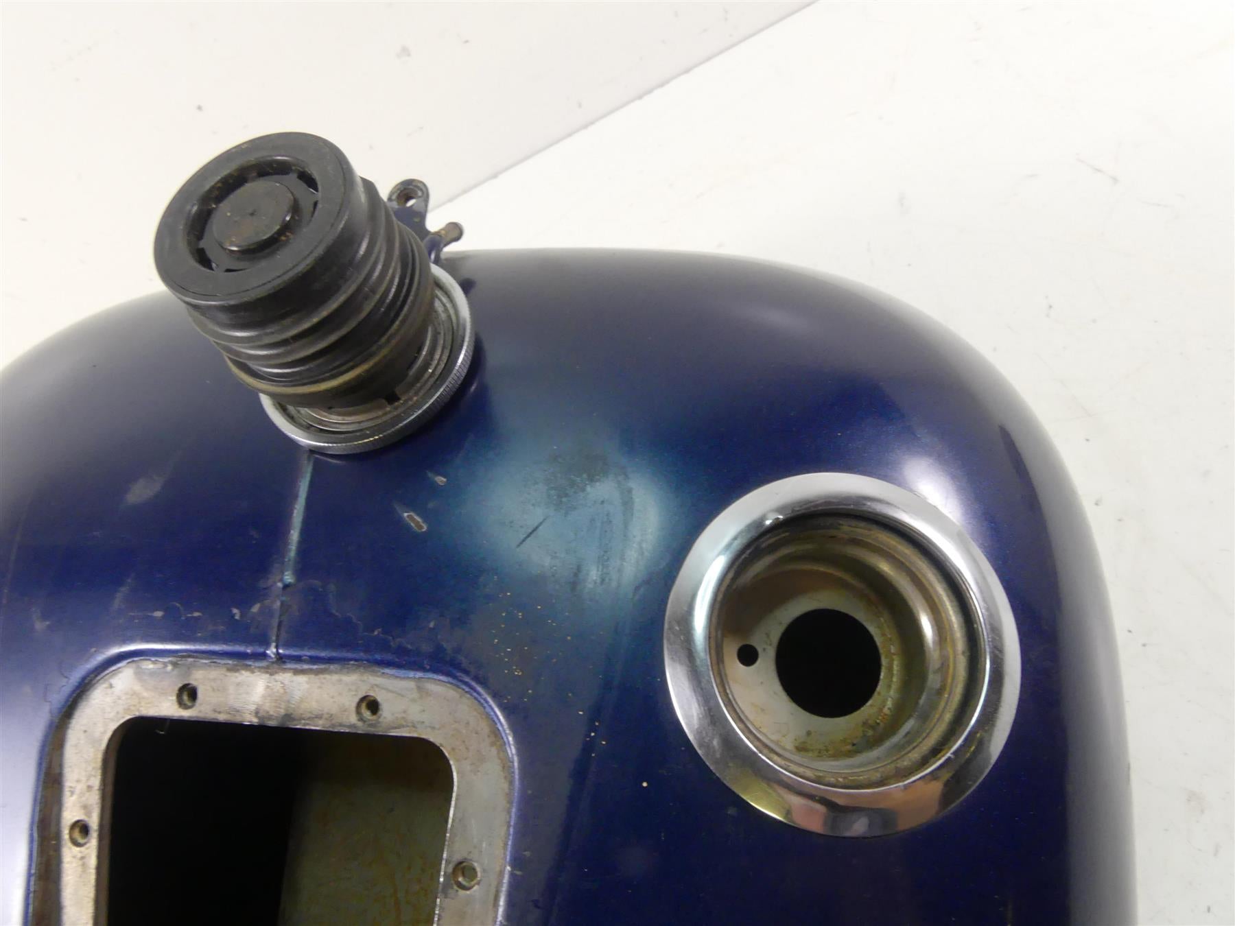 2002 Harley Softail FXSTDI Deuce Fuel Gas Petrol Tank Reservoir - Read 62082-00D {{ shop.shopifyCountryName }} - Mototech271