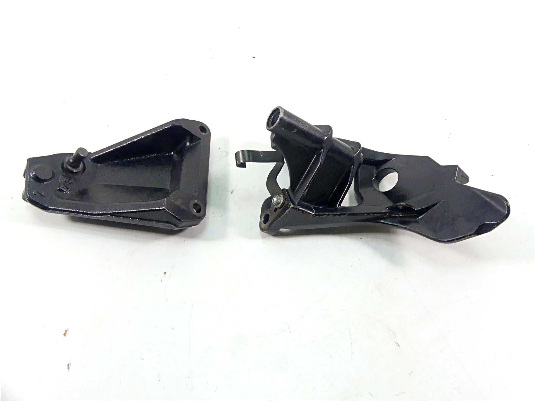 2008 Suzuki M109R VZR1800 Front Footpeg Mount Bracket Set 43511-48G00 | Mototech271