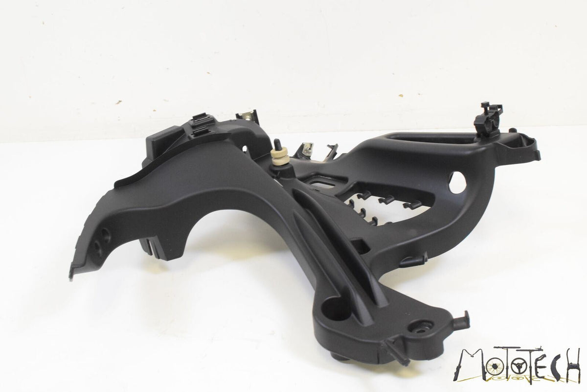 2006 BMW K1200S K1200 S K40 Front Right Stay Mount Bracket Holder 46637677762 {{ shop.shopifyCountryName }} - Mototech271