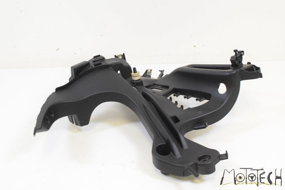 2006 BMW K1200S K1200 S K40 Front Right Stay Mount Bracket Holder 46637677762 {{ shop.shopifyCountryName }} - Mototech271