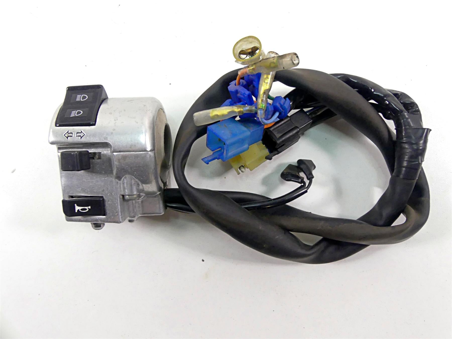 2002 Honda VTX1800 R Left Hand Light Blinker Control Switch 35020-MCH-000 {{ shop.shopifyCountryName }} - Mototech271