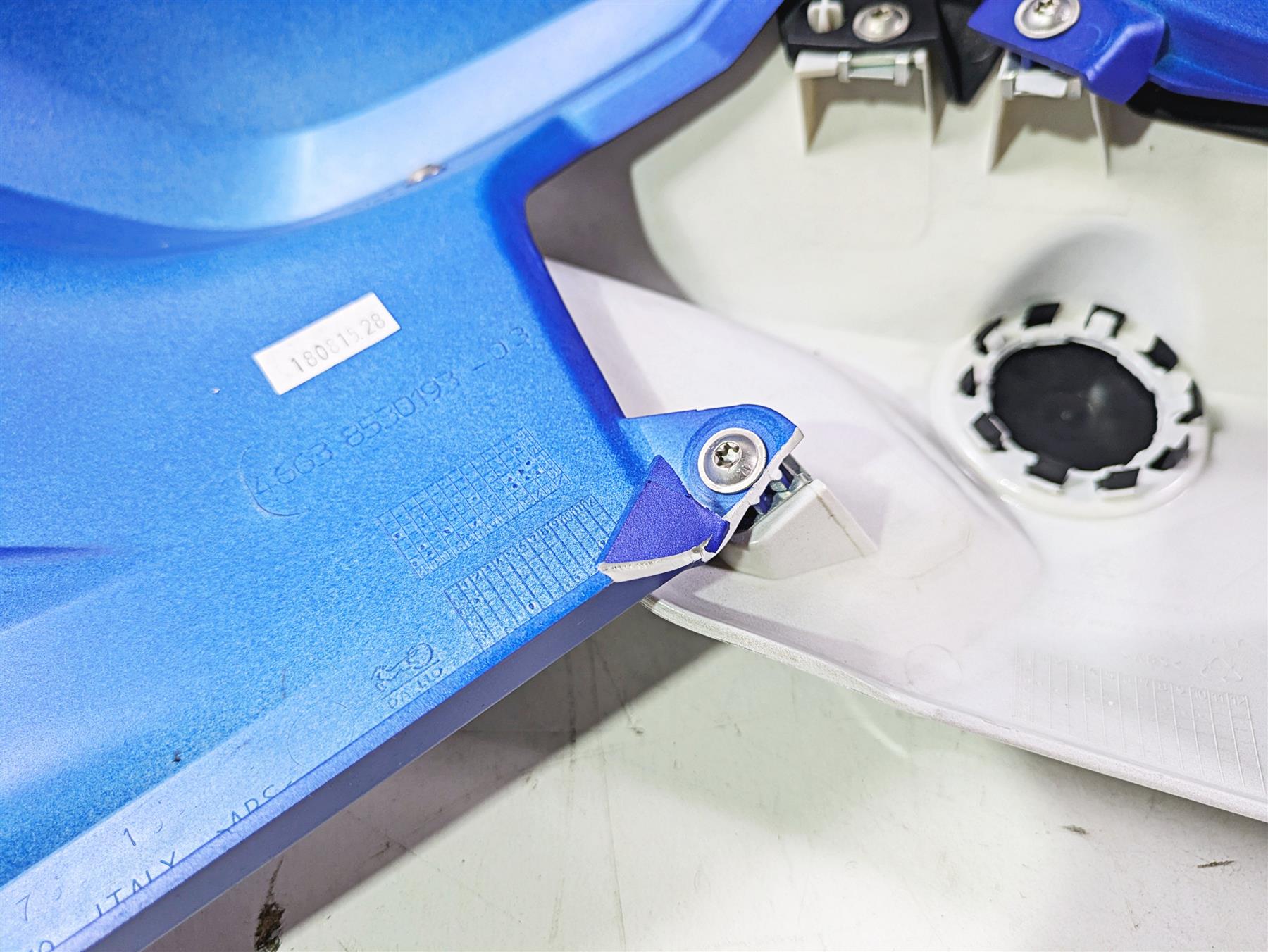 2016 BMW F800R K73 Left Tank Fairing Cover Blue White 46638530193 46637698111 {{ shop.shopifyCountryName }} - Mototech271