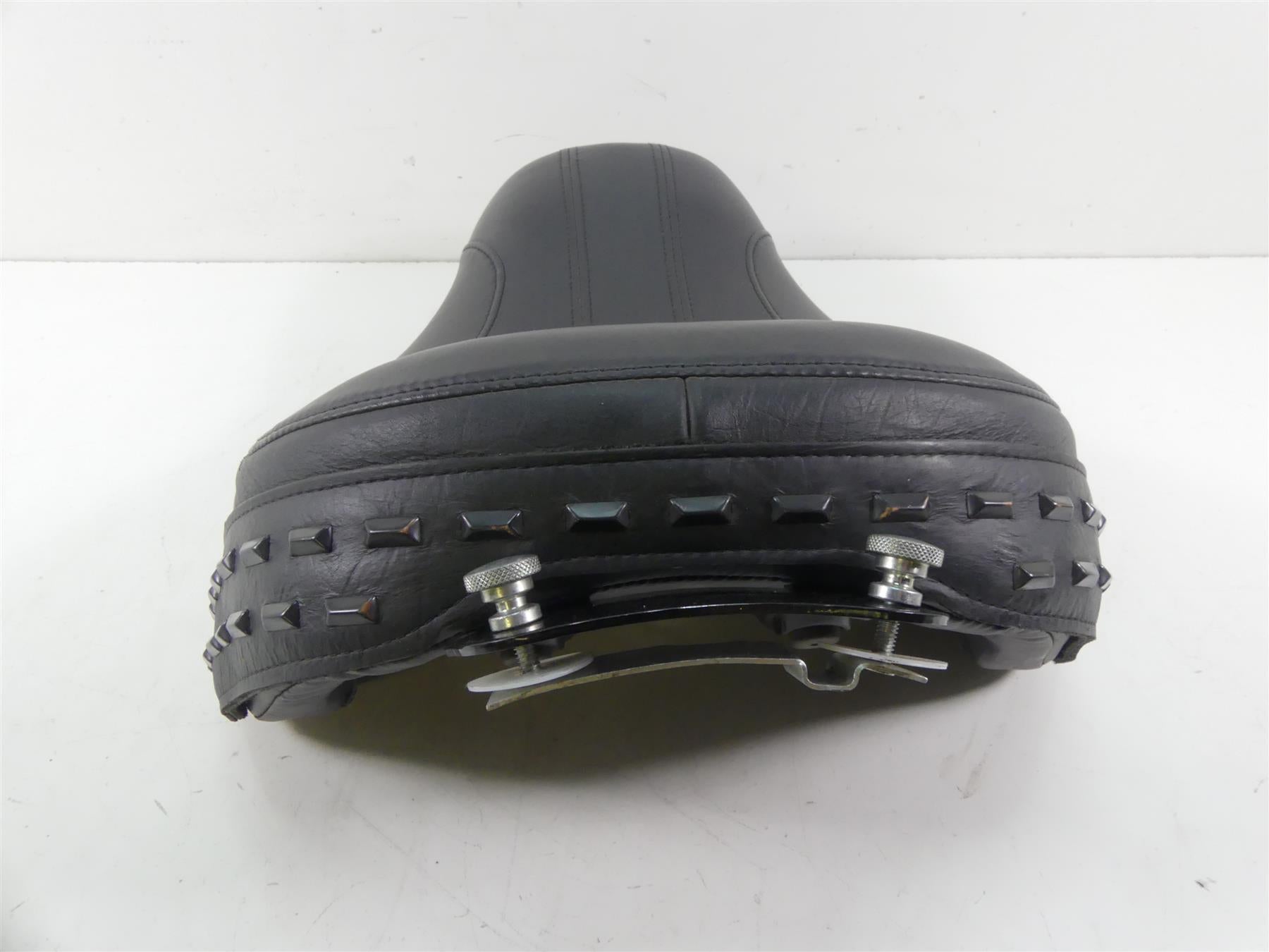 2018 Harley FLHC Softail Heritage Front Rider Driver Saddle Seat - Nice 52000271 {{ shop.shopifyCountryName }} - Mototech271
