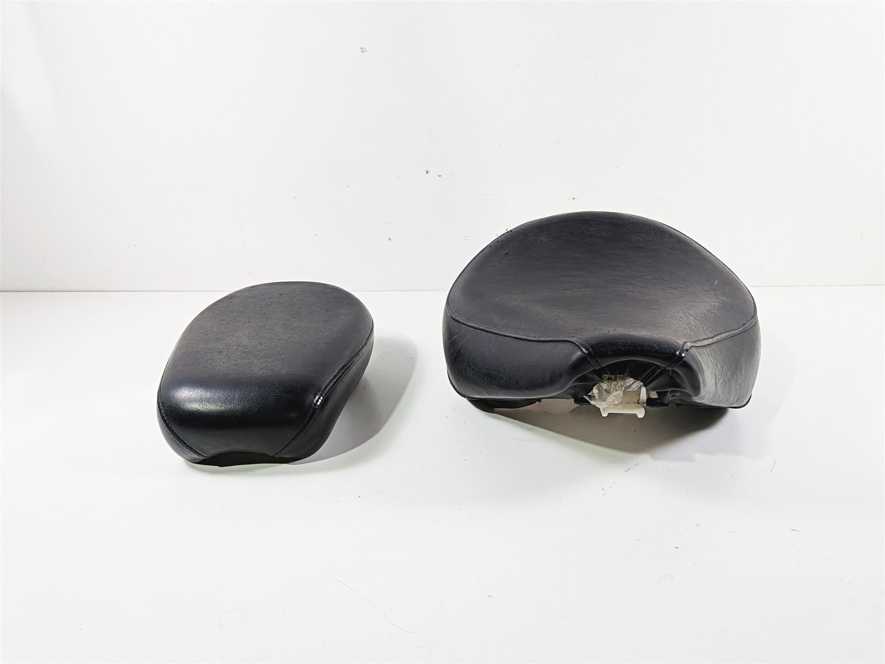 2002 Yamaha XVS650 V-Star Classic Front Rear Seat Saddle Set 5BN-24710 5SC-24750 {{ shop.shopifyCountryName }} - Mototech271