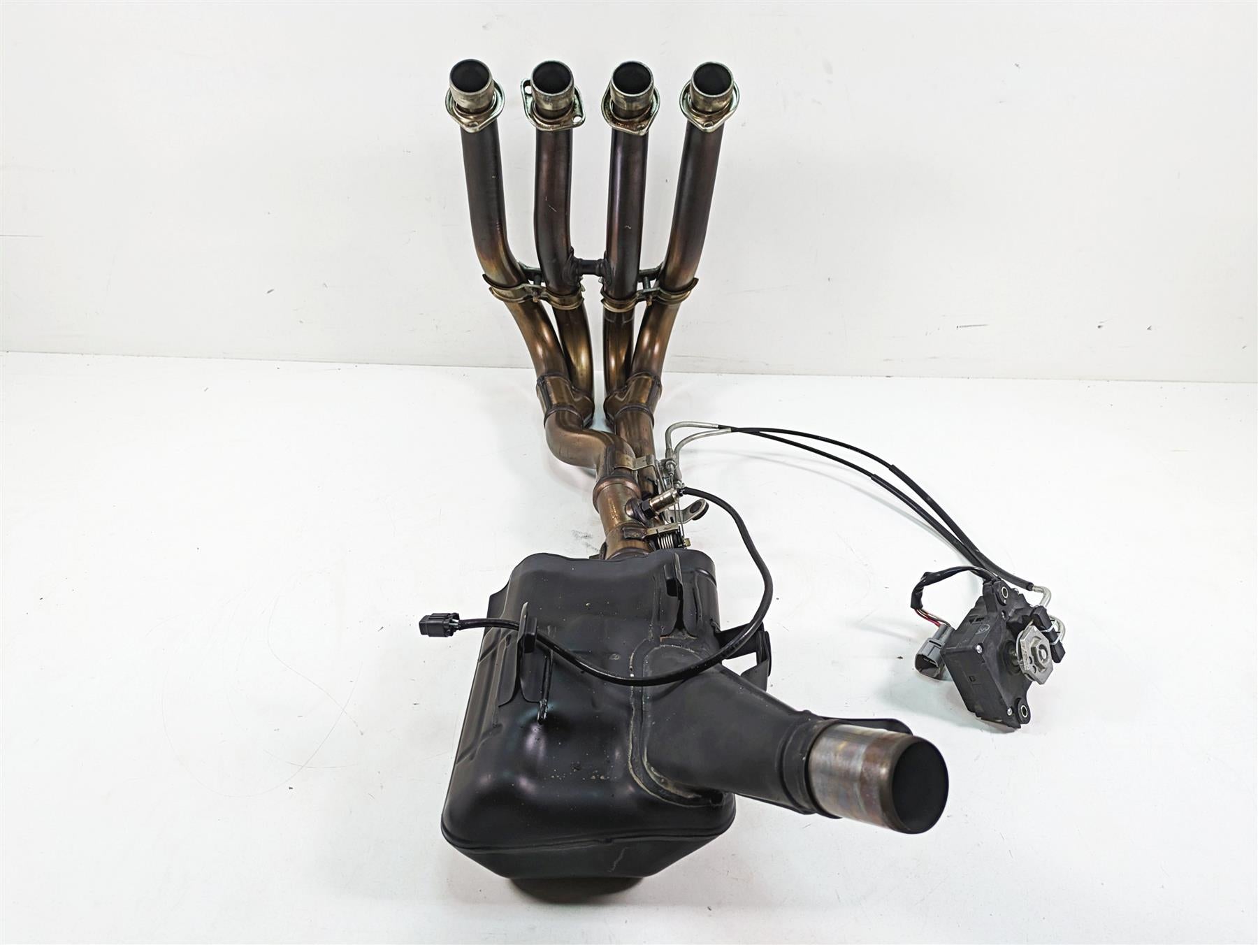 2022 Suzuki GSXR 750 Exhaust Header Manifold & Servo Motor 14100-15J00 {{ shop.shopifyCountryName }} - Mototech271