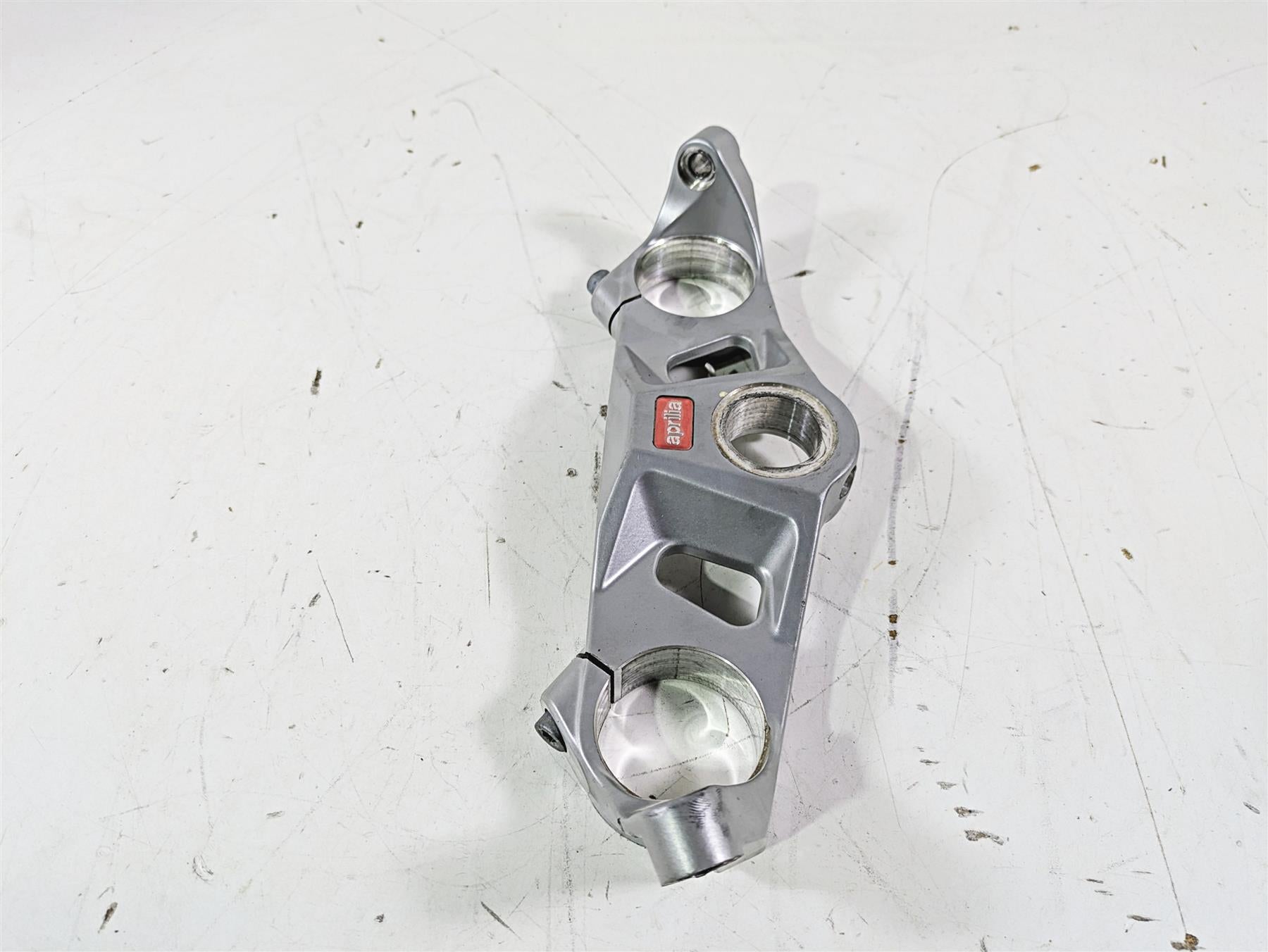 2021 Aprilia RS660 Upper Triple Tree Steering Clamp 2B005253 {{ shop.shopifyCountryName }} - Mototech271