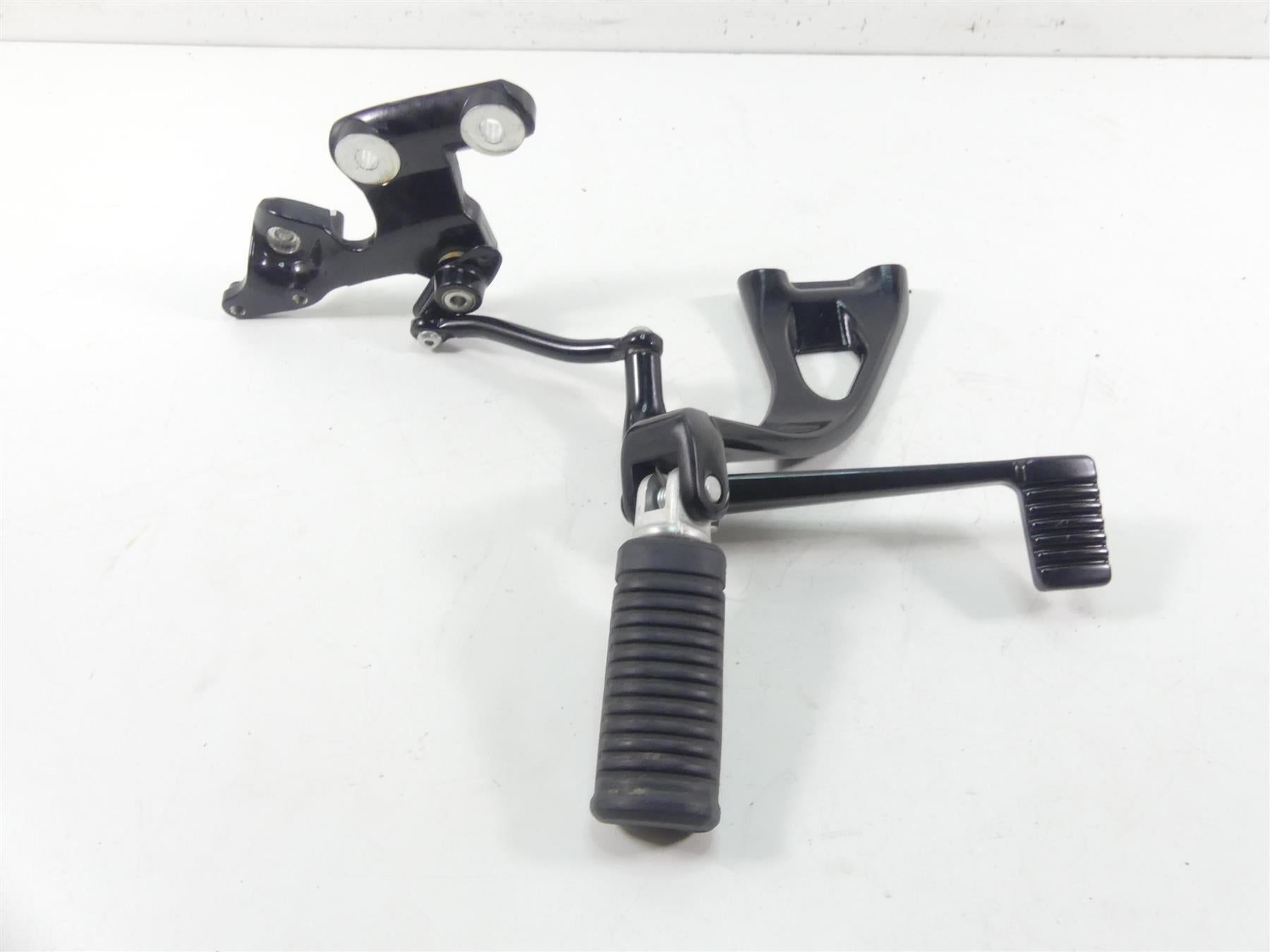 2022 Harley Softail FXBBS Street Bob Right Footpeg Brake Pedal Set 50500601 {{ shop.shopifyCountryName }} - Mototech271
