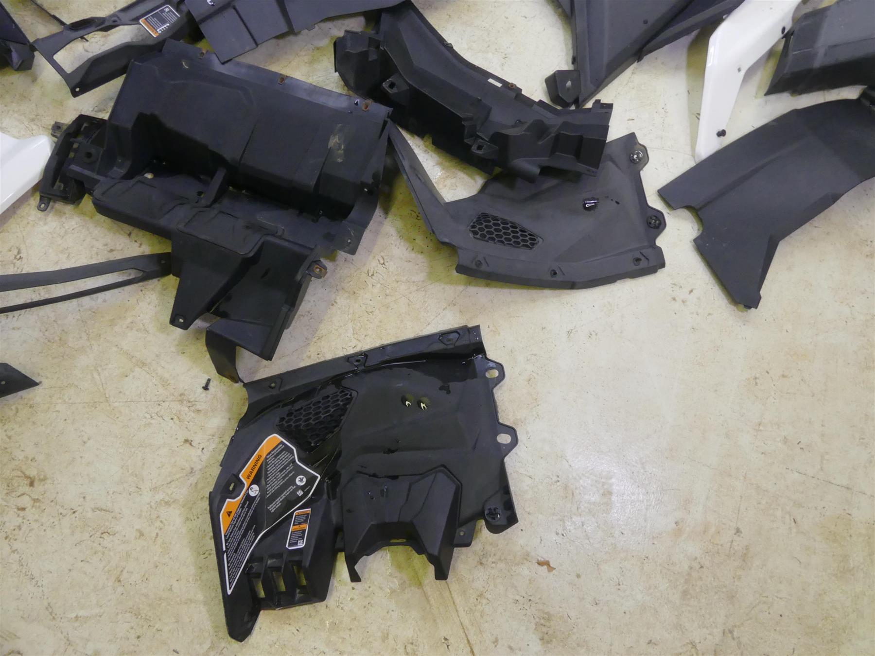 2018 Can Am Maverick X3 Turbo STD Body Plastic Fairings Covers Set 705009508 {{ shop.shopifyCountryName }} - Mototech271