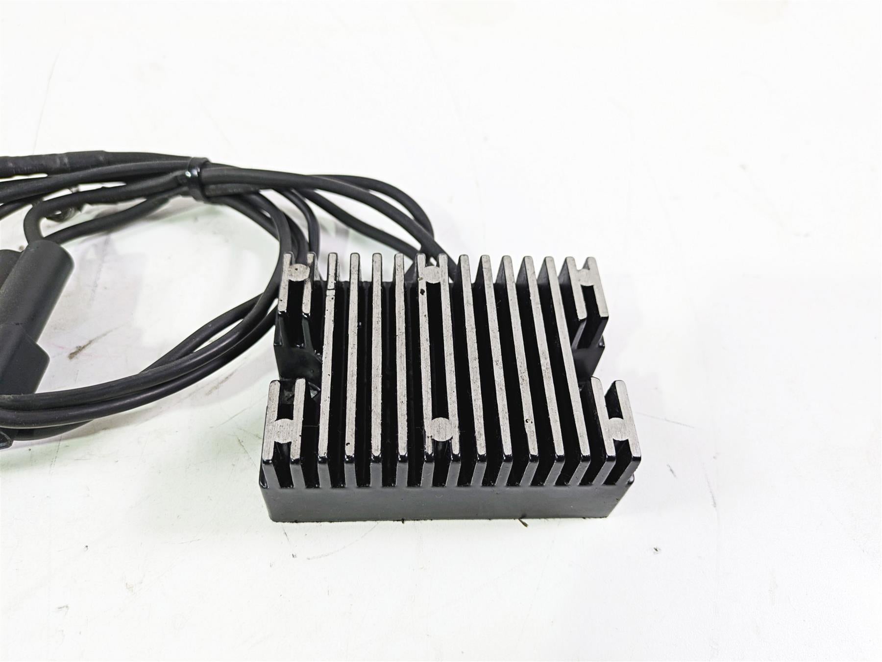 2002 Harley Dyna FXDL Low Rider Rectifier Voltage Regulator 74518-99A {{ shop.shopifyCountryName }} - Mototech271