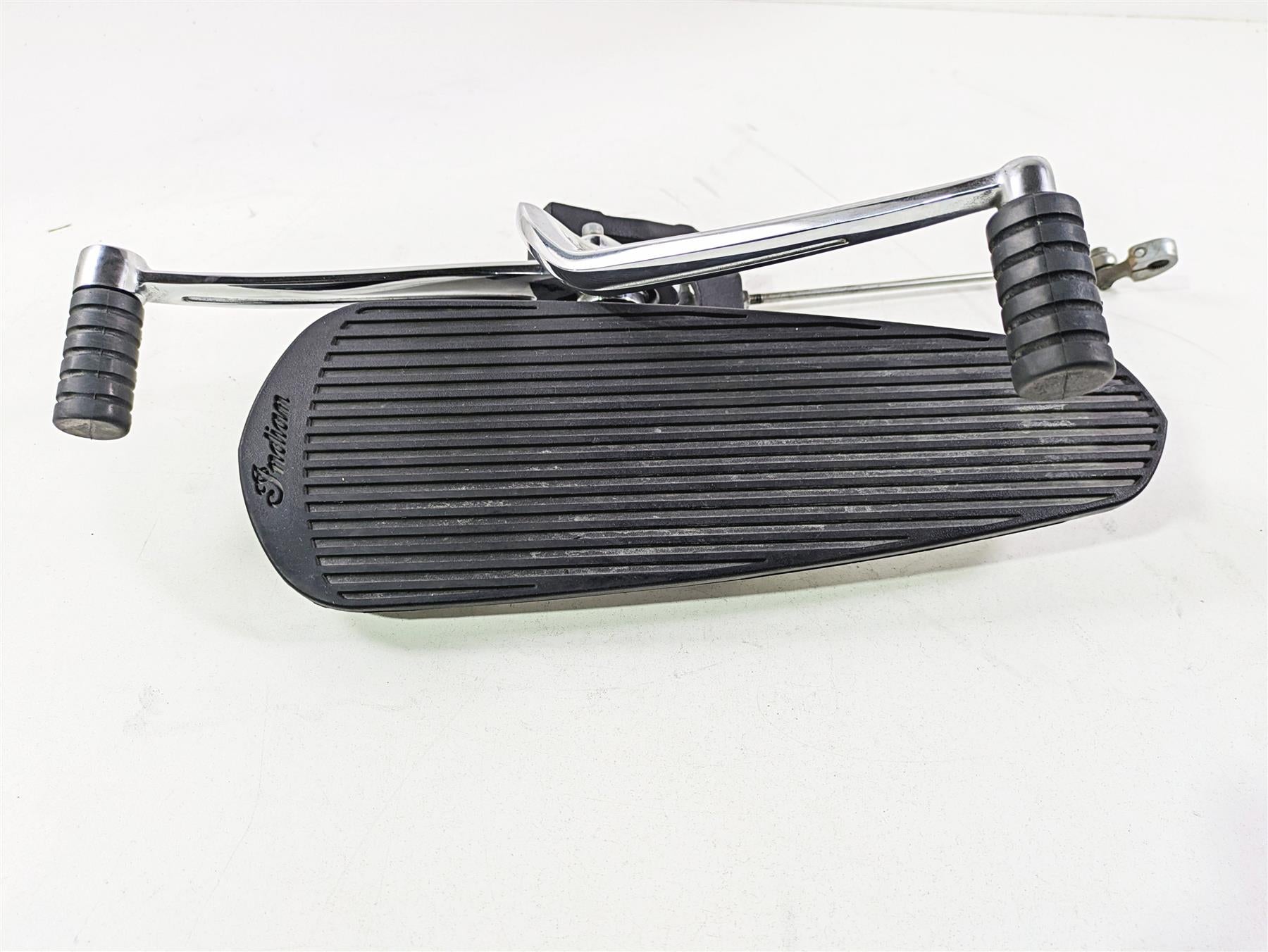 2017 Indian Chieftain Limited Left Floor Board & Shifter Chrome 5138351 5138405 {{ shop.shopifyCountryName }} - Mototech271