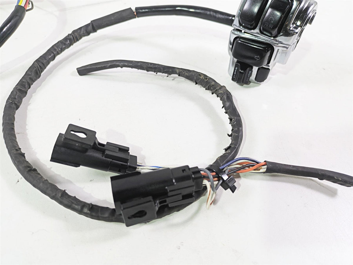 2007 Harley Touring FLHRSE CVO Road King Chrome Hand Control Switch Set 71682-06 {{ shop.shopifyCountryName }} - Mototech271