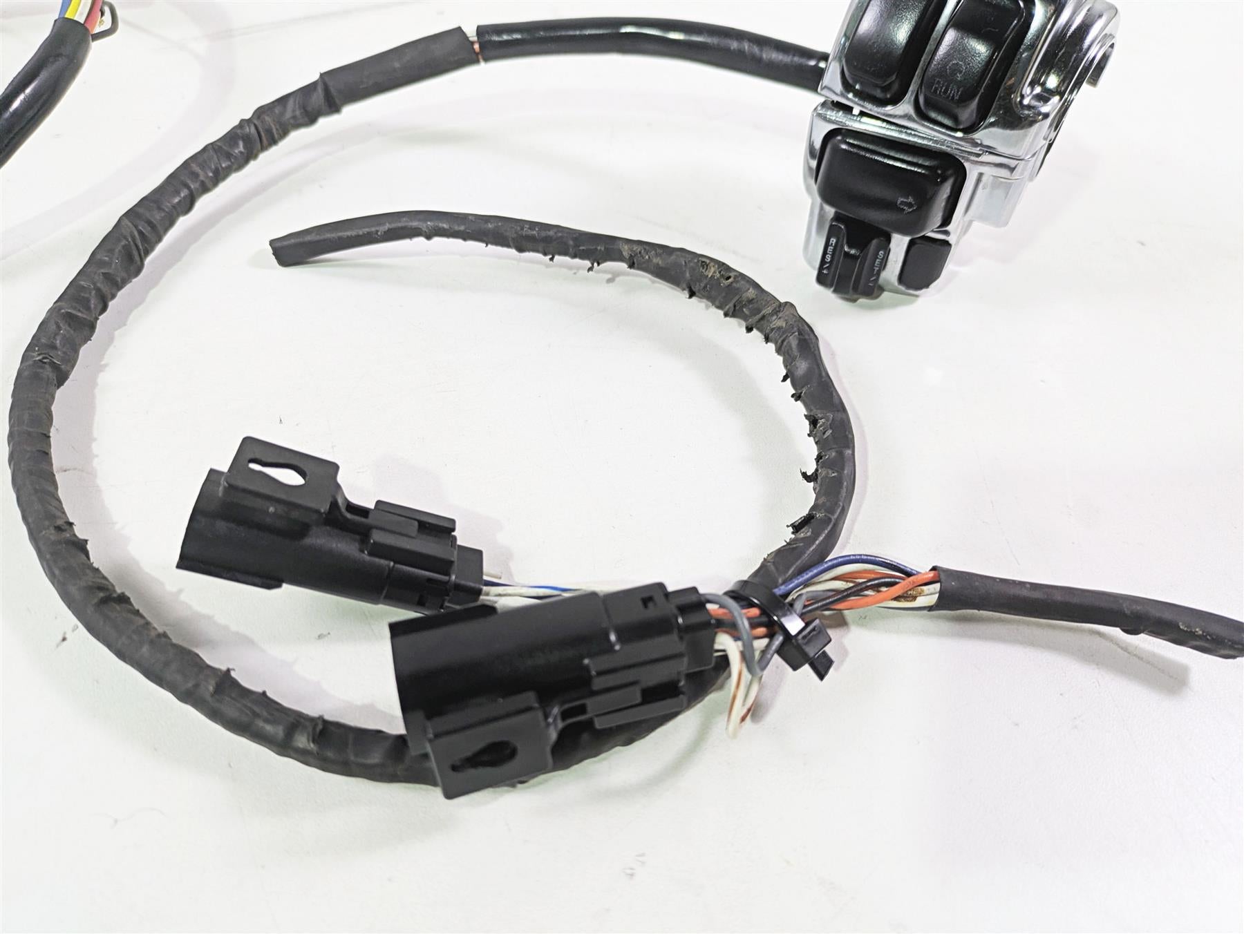2007 Harley Touring FLHRSE CVO Road King Chrome Hand Control Switch Set 71682-06 {{ shop.shopifyCountryName }} - Mototech271
