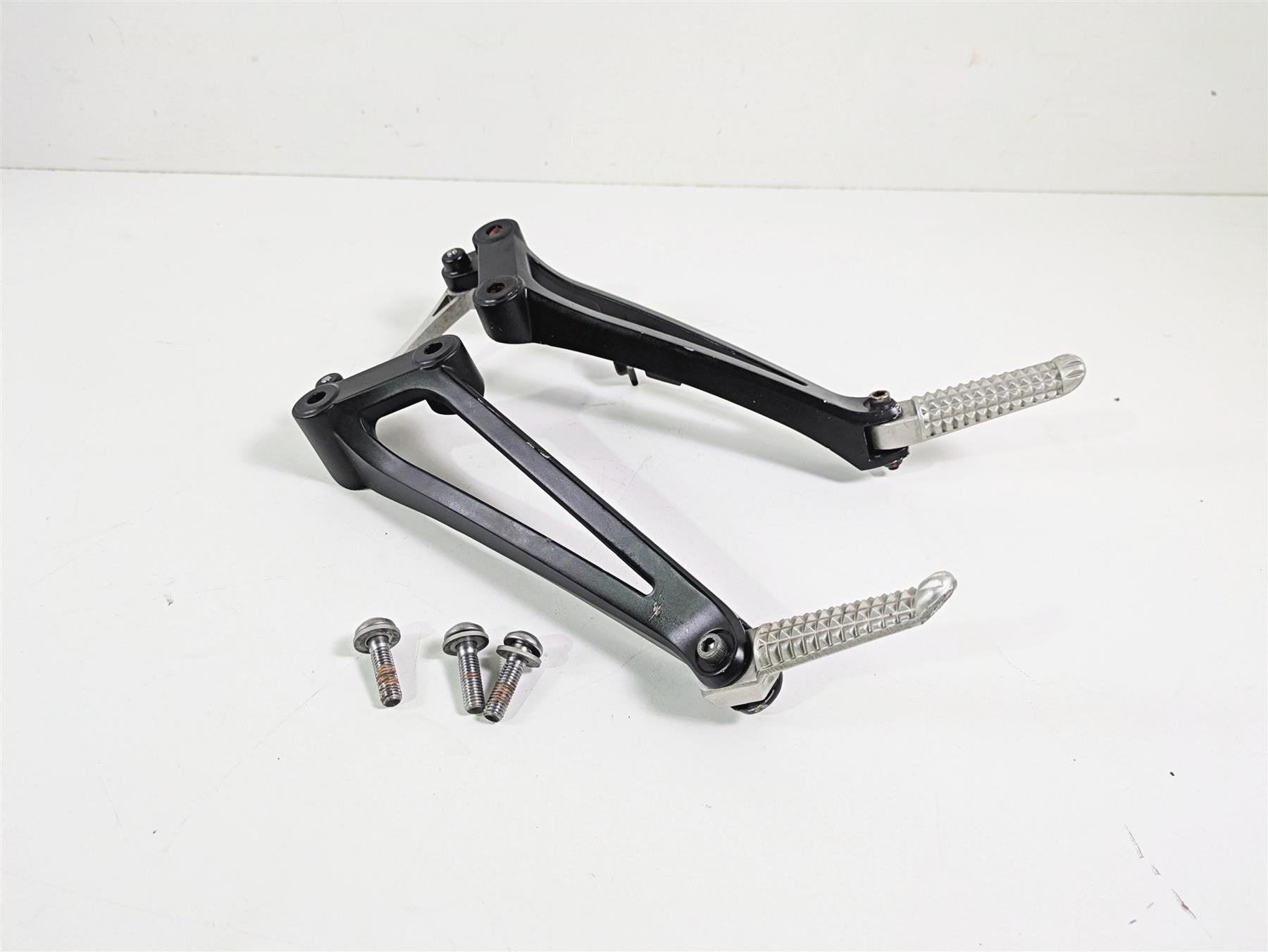 2014 Yamaha YZFR1 R1 RN22 Rear Passenger Footpeg Set 14B-2741L-10 14B-2742L-10