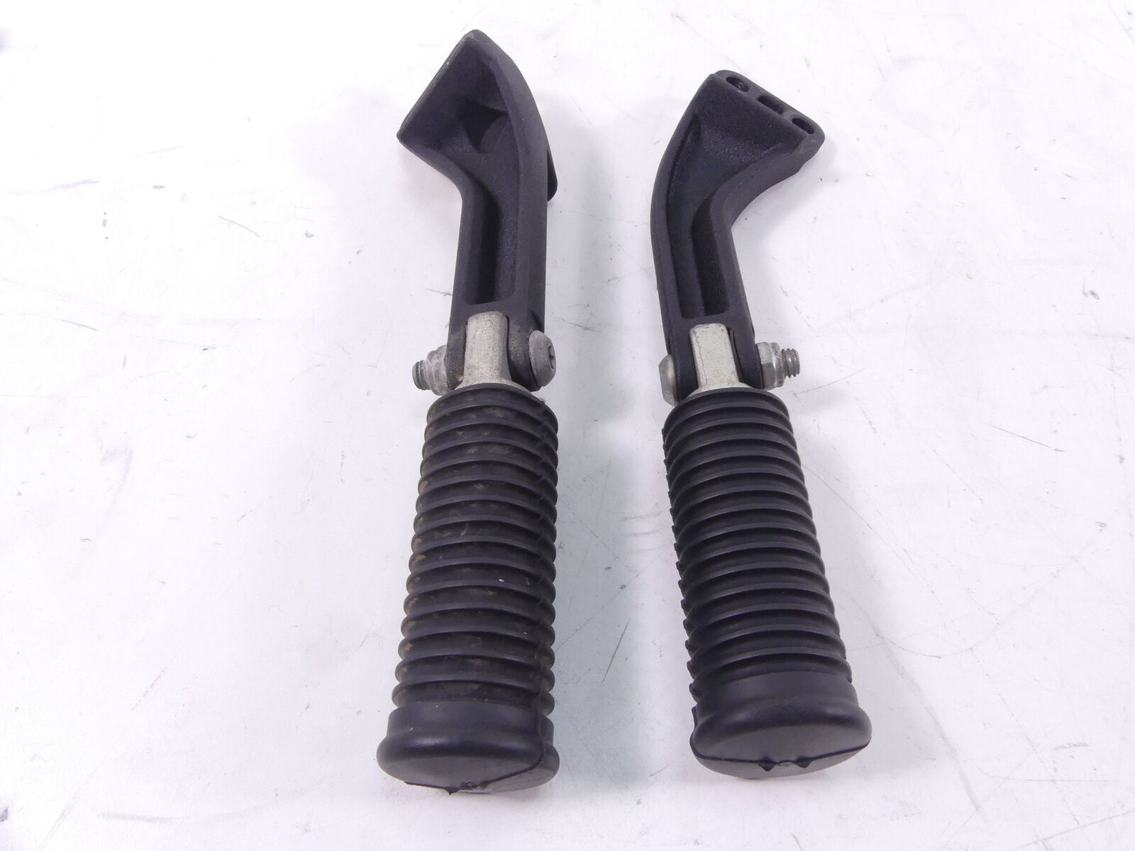 2016 Harley FLD Dyna Switchback 103 Passenger Footpeg Set R 49224-06A L 49230-06 {{ shop.shopifyCountryName }} - Mototech271