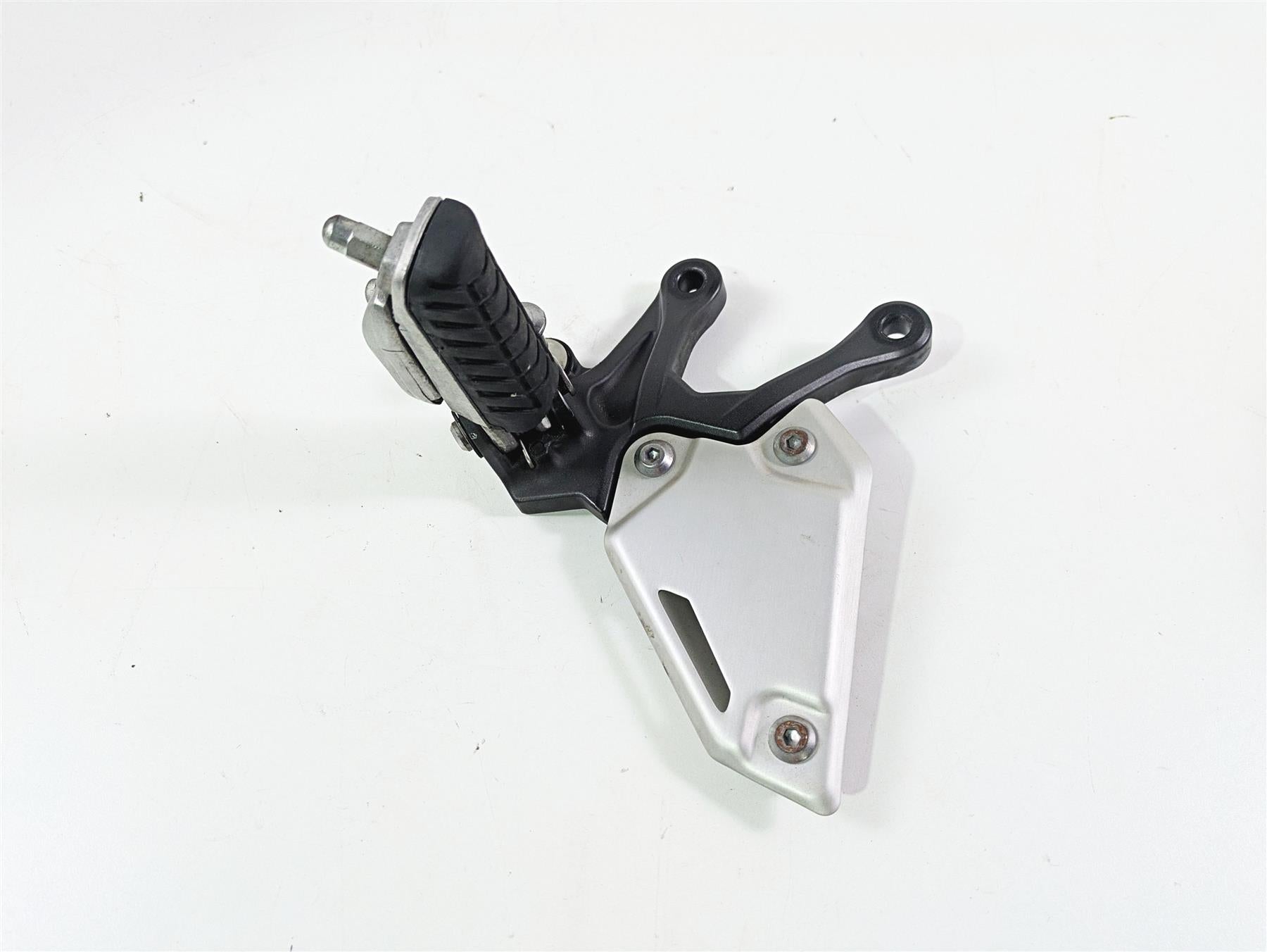 2020 Kawasaki Z900 ZR900 Left Front Foot Peg & Mount 35063-1399-18R {{ shop.shopifyCountryName }} - Mototech271