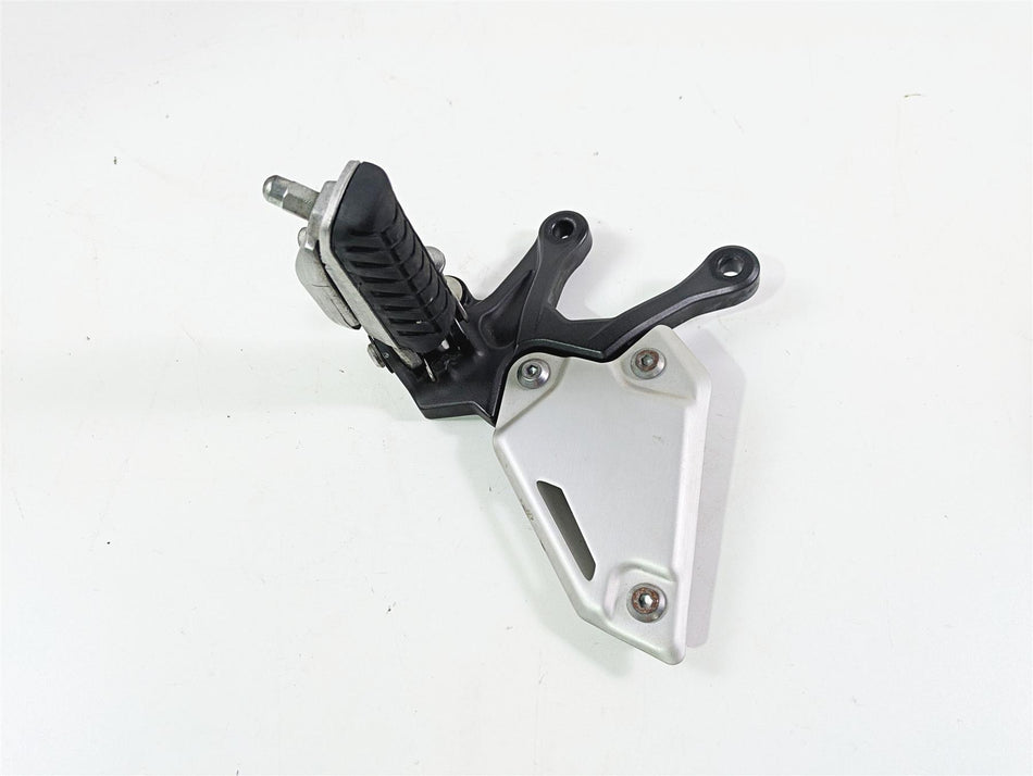 2020 Kawasaki Z900 ZR900 Left Front Foot Peg & Mount 35063-1399-18R {{ shop.shopifyCountryName }} - Mototech271