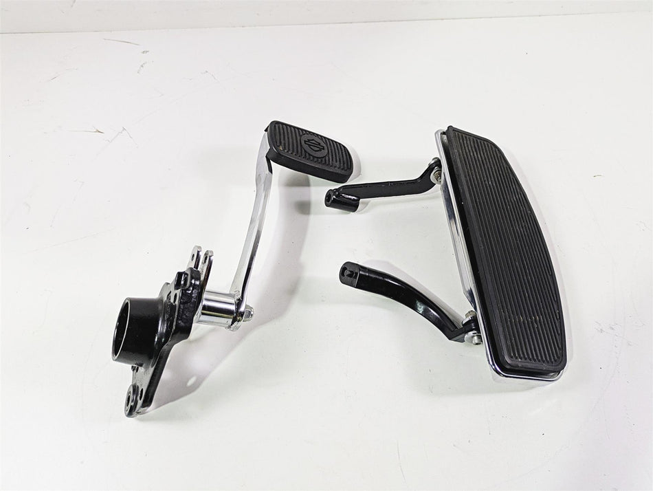 2016 Harley Touring FLHR Road King Front Right Floorboard & Brake Ped 50621-06A {{ shop.shopifyCountryName }} - Mototech271