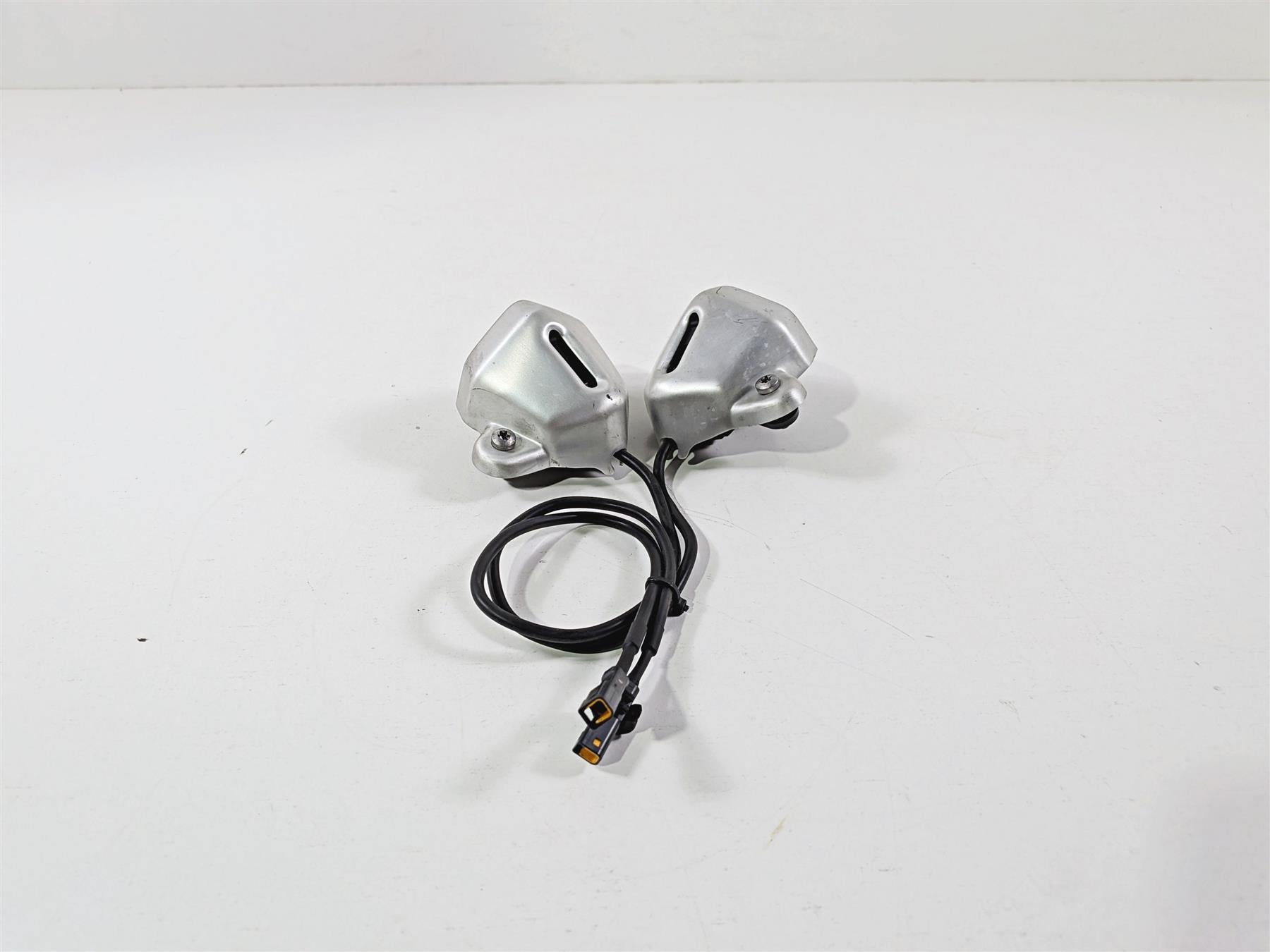 2022 Triumph Tiger 900 GT Pro Front Fog Spot Light Lamp Set T2708708 T2708722 {{ shop.shopifyCountryName }} - Mototech271