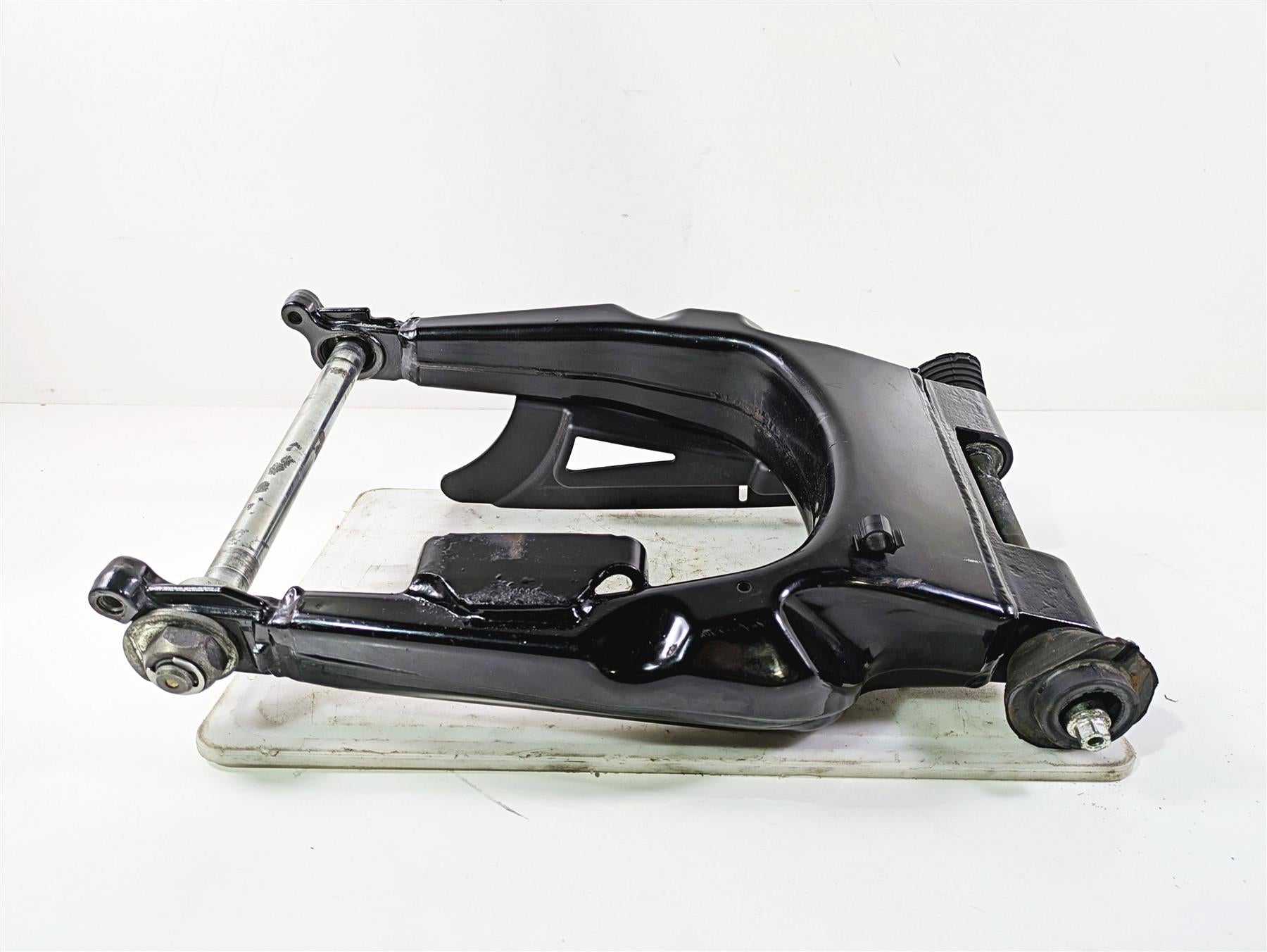 2010 Harley Touring FLHTK Electra Glide Swingarm Swing Arm Axle 47549-09A {{ shop.shopifyCountryName }} - Mototech271