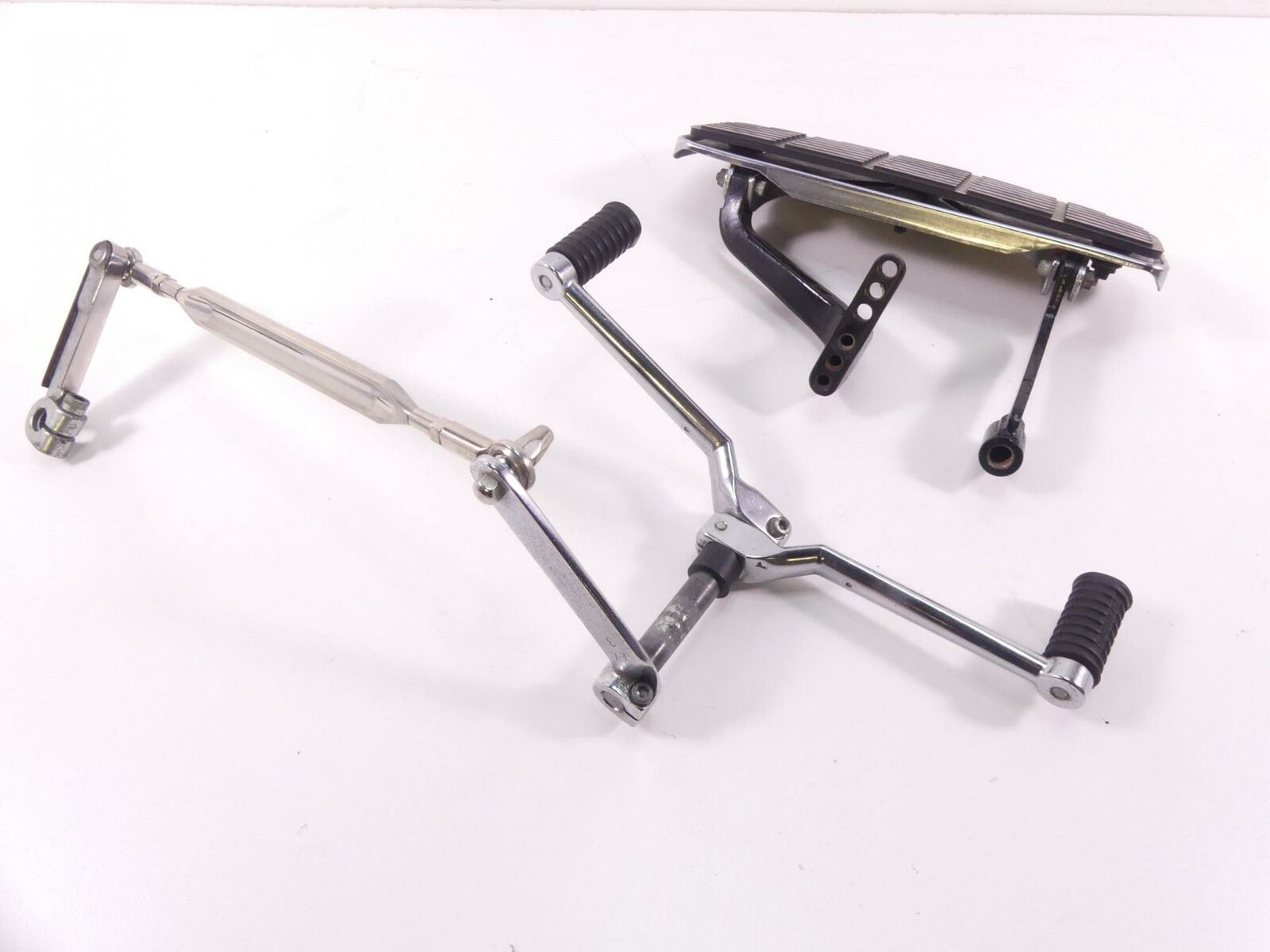 2001 Harley Touring FLHTCUI Electra Glide Left Floor Board & Shifter 50621-79A {{ shop.shopifyCountryName }} - Mototech271