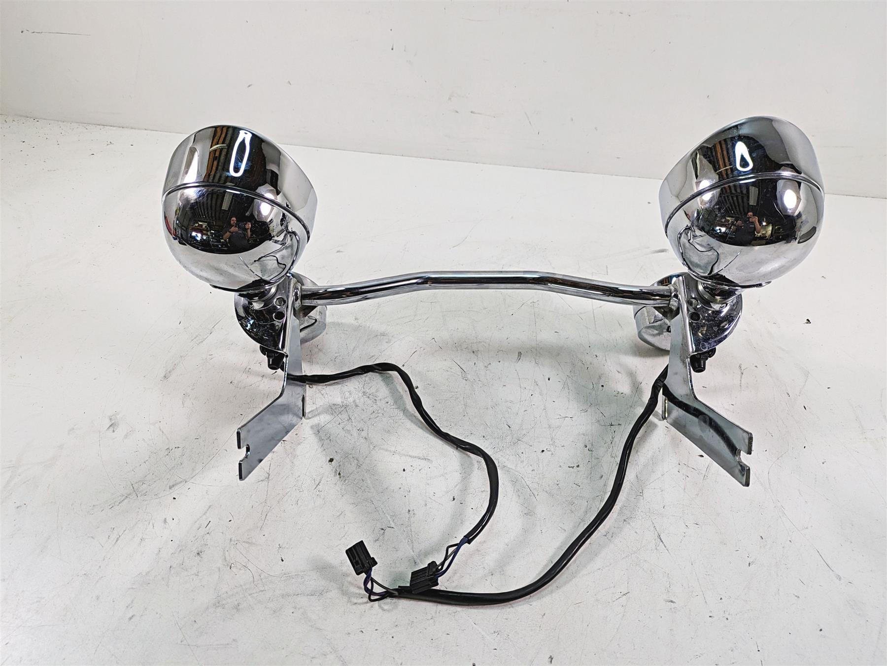 2010 Harley Touring FLHTCU Electra Glide Front Spot Light Blinker Bar 68712-94A {{ shop.shopifyCountryName }} - Mototech271