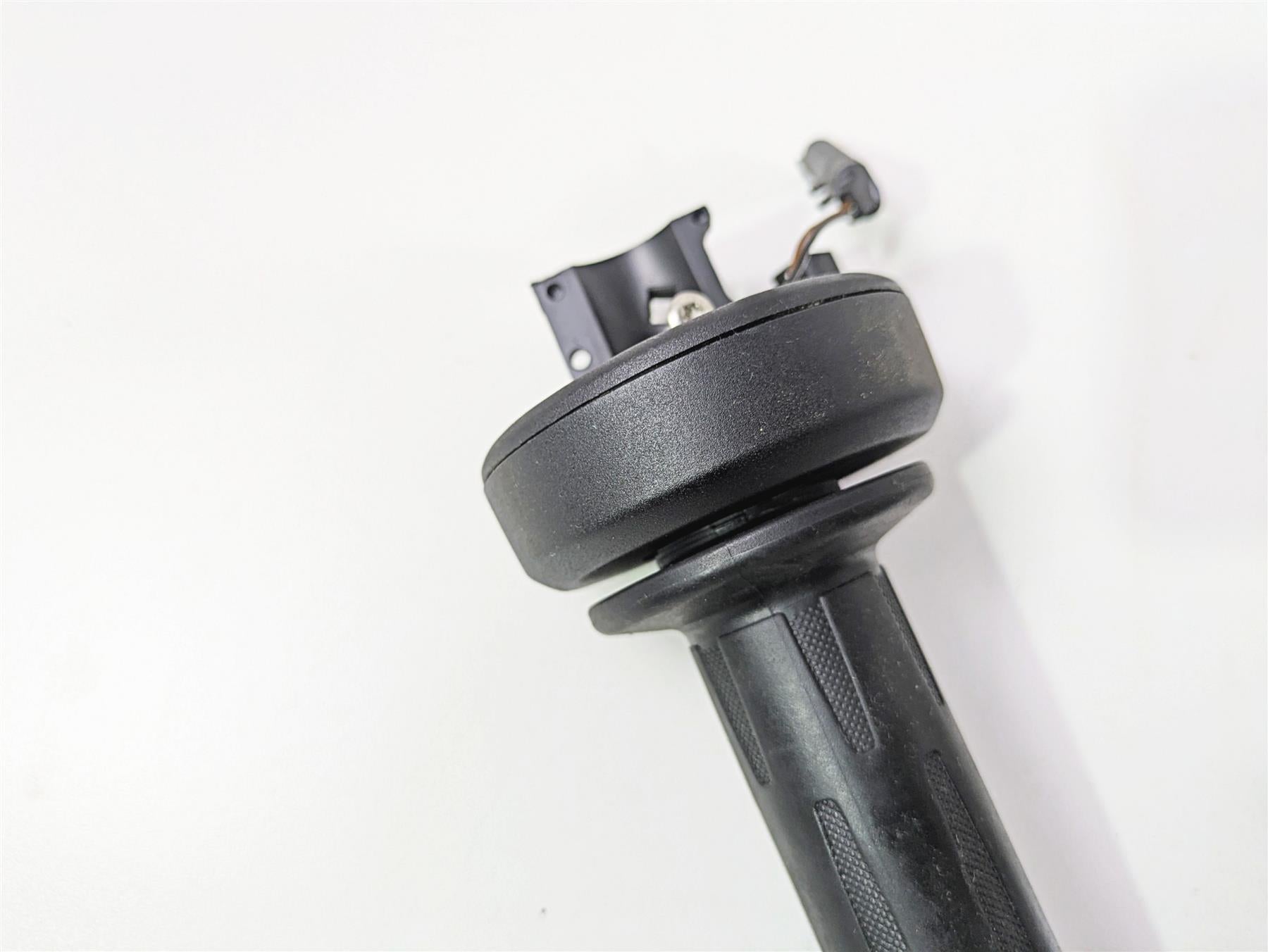2014 BMW K1600 GTL K48 Left Right Heated Hand Grip Set 61317723713 61318522472 {{ shop.shopifyCountryName }} - Mototech271