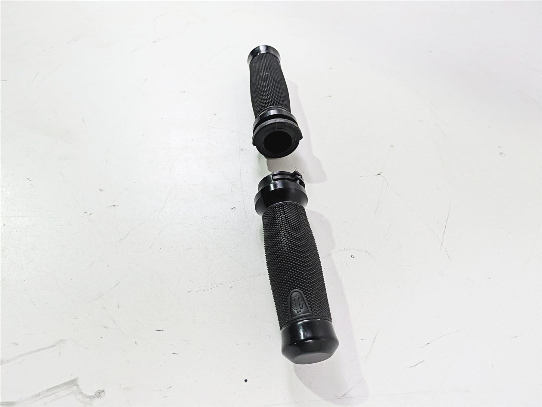 2015 Harley FXDF Dyna Fat Bob Get-A-Grip Hand Grip Set 56100008 {{ shop.shopifyCountryName }} - Mototech271