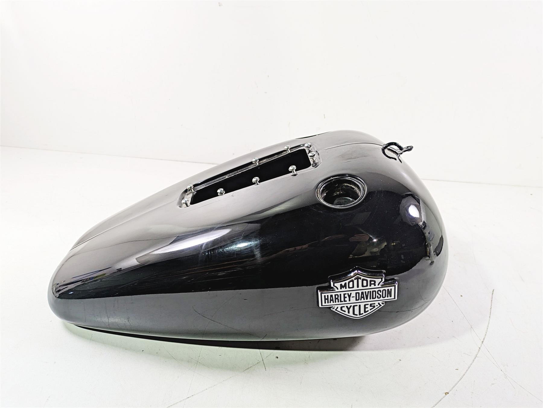 2009 Harley FXCWC Softail Rocker Fuel Gas Petrol Tank - Read 62105-08 {{ shop.shopifyCountryName }} - Mototech271