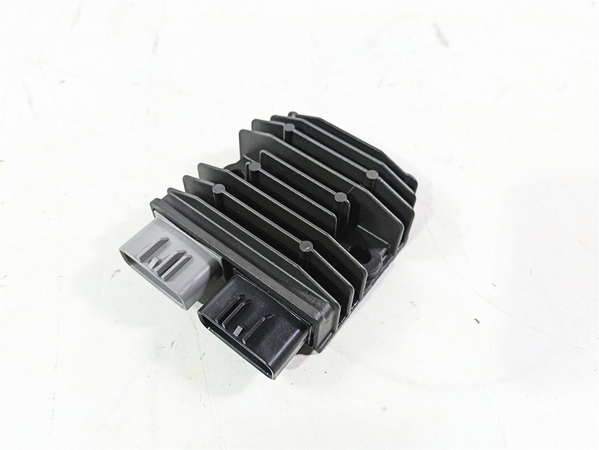 2018 Ducati Hypermotard 939 SP Rectifier Voltage Regulator 54040321A SH821AA {{ shop.shopifyCountryName }} - Mototech271
