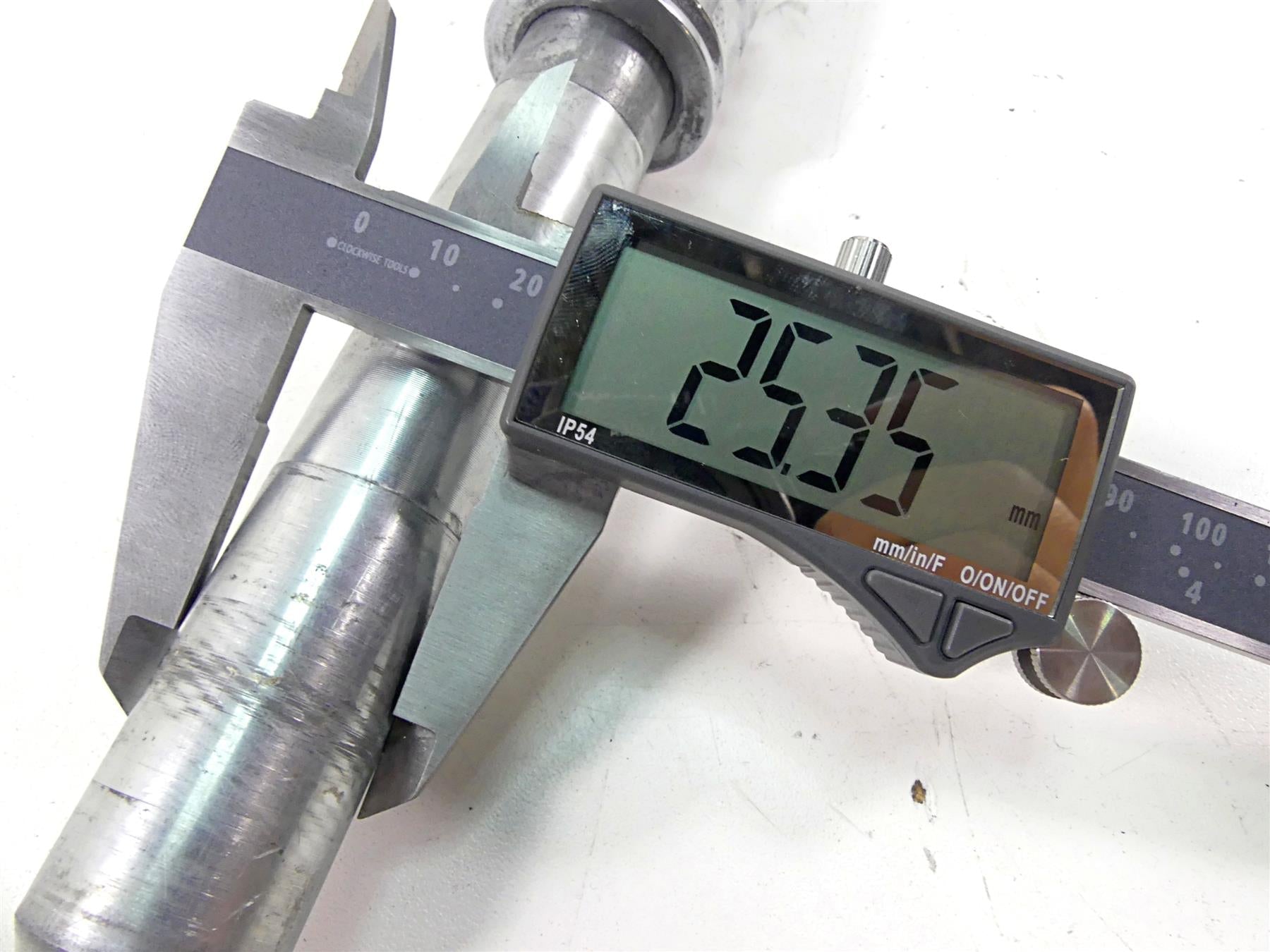 2005 Harley VRSCSE CVO V-Rod Front 1" Axle Wheel Spindle & Caps 41540-04 {{ shop.shopifyCountryName }} - Mototech271
