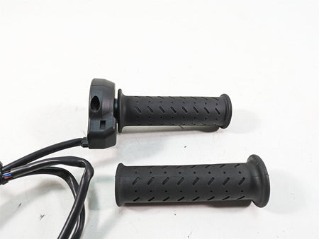 2020 Moto Guzzi V85 TT Adventure E-Throttle Hand Grip Set 2D000095 {{ shop.shopifyCountryName }} - Mototech271