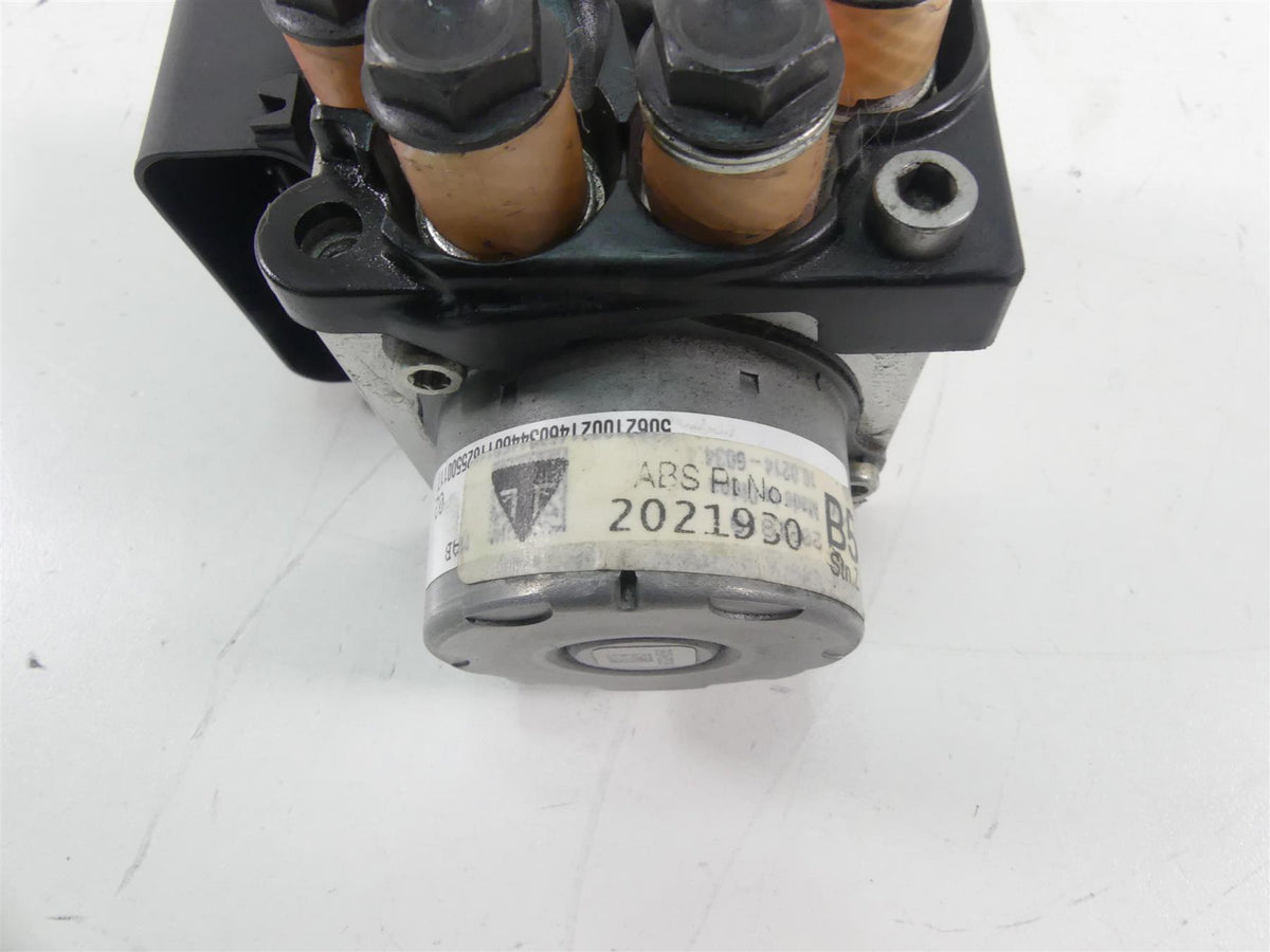 2017 Triumph Thruxton 1200R Abs Brake Pump Module Unit T2021931 {{ shop.shopifyCountryName }} - Mototech271