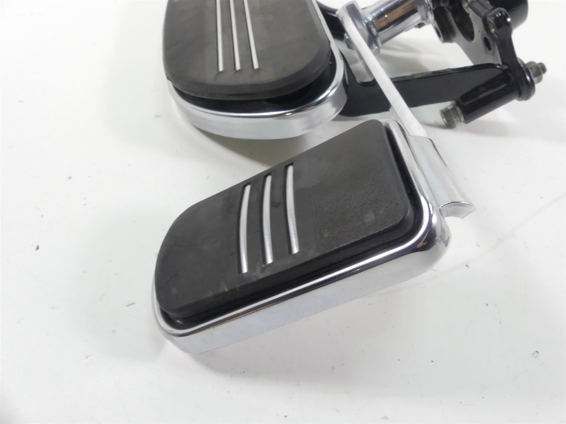 2012 Harley Touring FLHX Street Glide Front Floor Board Brake Pedal Set 50518-09 {{ shop.shopifyCountryName }} - Mototech271