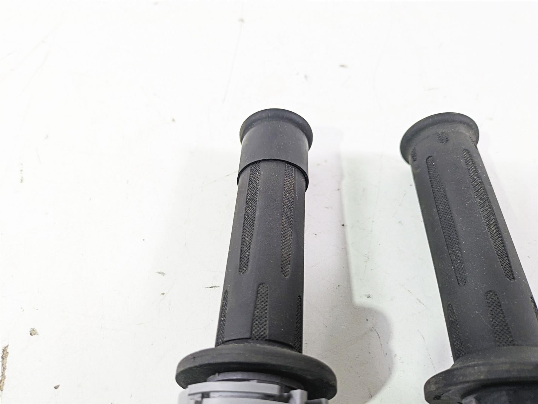 2015 BMW R nineT K21 Left Right Hand Grip Set 61317721849 61317714236 {{ shop.shopifyCountryName }} - Mototech271