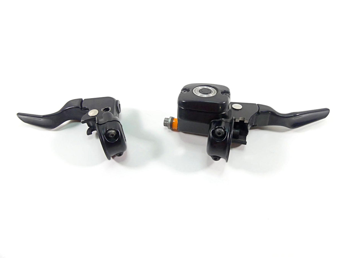 2017 Harley Dyna FXDB Street Bob 9/16 Brake Master Cylind Clutch Perch 45029-11D {{ shop.shopifyCountryName }} - Mototech271