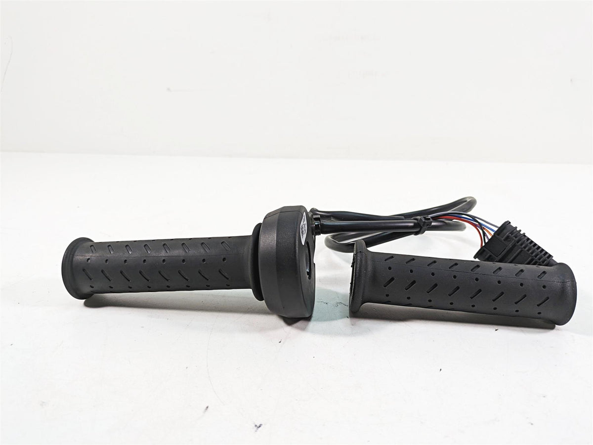 2020 Moto Guzzi V85 TT Adventure E-Throttle Hand Grip Set 2D000095 {{ shop.shopifyCountryName }} - Mototech271