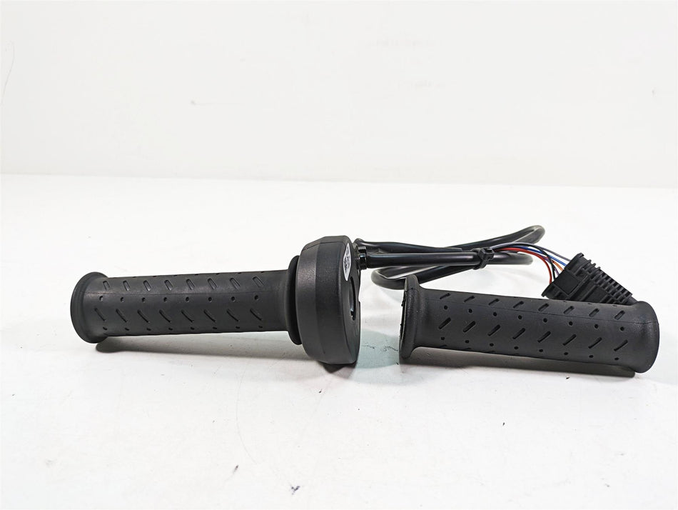 2020 Moto Guzzi V85 TT Adventure E-Throttle Hand Grip Set 2D000095 {{ shop.shopifyCountryName }} - Mototech271