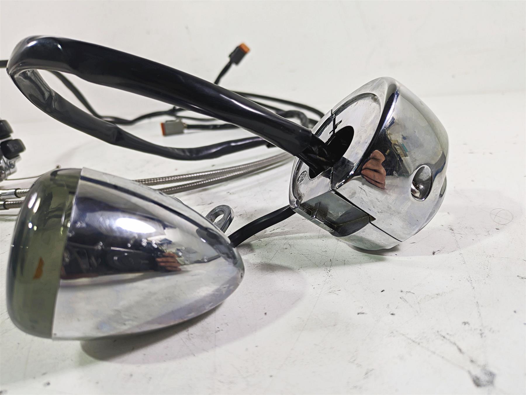 2005 Harley Softail FLSTFSE CVO Fat Boy Chrome Hand Control Switch Set 71682-06A {{ shop.shopifyCountryName }} - Mototech271