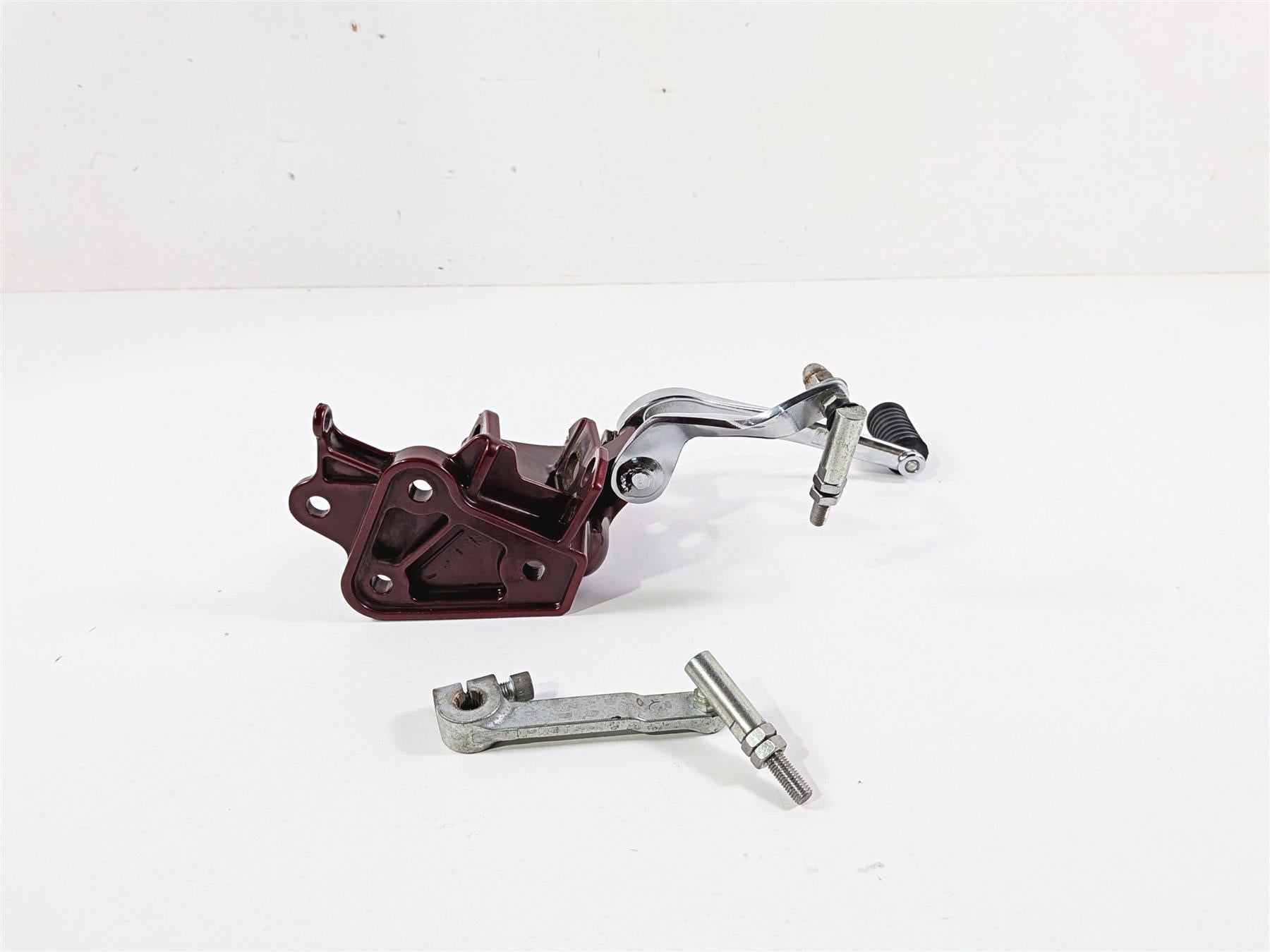 2009 Harley FXCWC Softail Rocker Left Front Footpeg Mount & Shifter 33751-08COZ {{ shop.shopifyCountryName }} - Mototech271