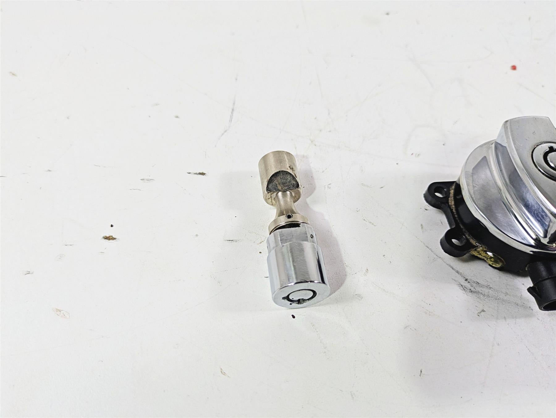 2014 Harley FLS Softail Slim Ignition Switch Key Lock Set 71400076 {{ shop.shopifyCountryName }} - Mototech271