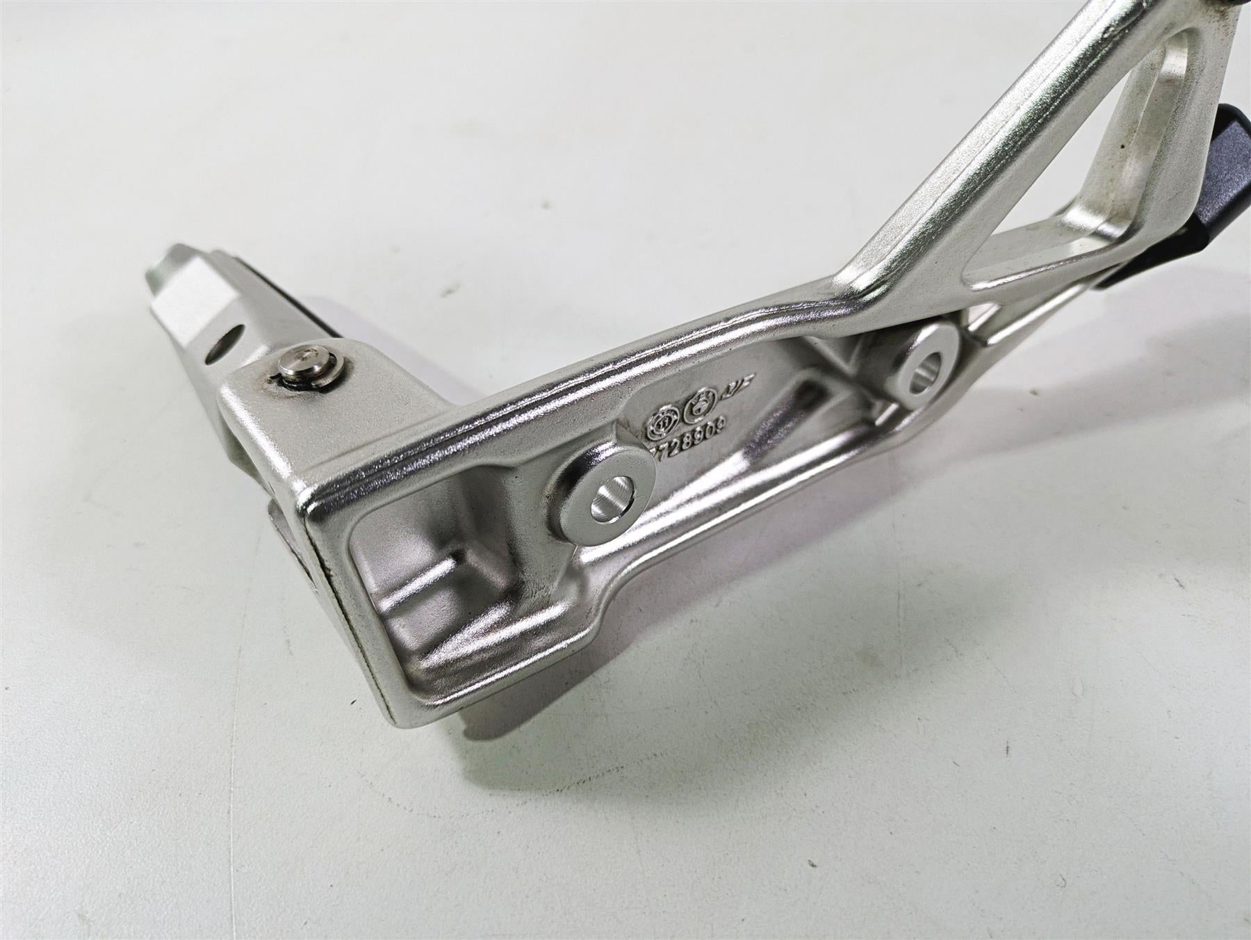 2012 BMW R1200R K27 Rear Passenger Foot Peg Rest Set 46717728893 46717728894 {{ shop.shopifyCountryName }} - Mototech271