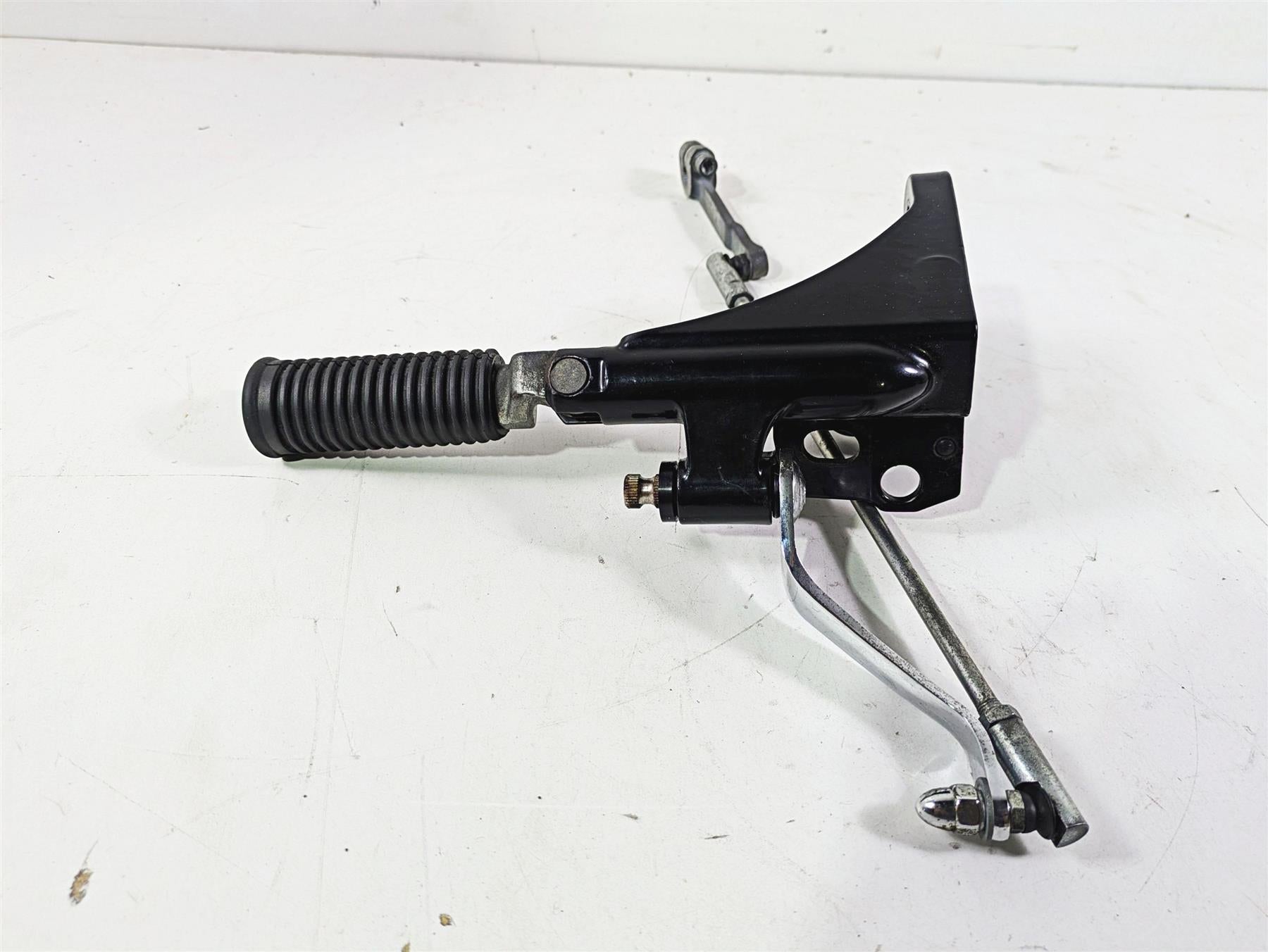 2009 Harley FXCWC Softail Rocker Left Front Foot Peg Shifter Parts Set 33683-07A {{ shop.shopifyCountryName }} - Mototech271
