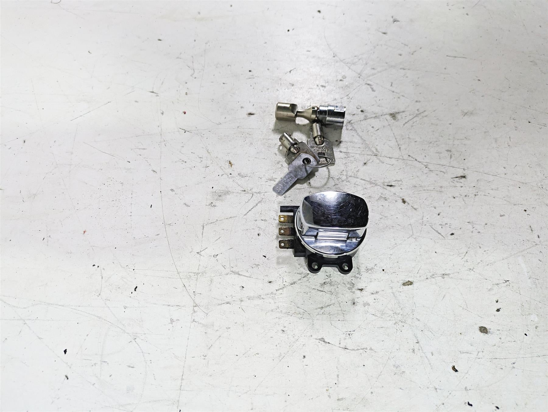 2002 Harley FLSTC Softail Heritage Ignition Switch Steering Lock 2 Keys 71313-96 {{ shop.shopifyCountryName }} - Mototech271