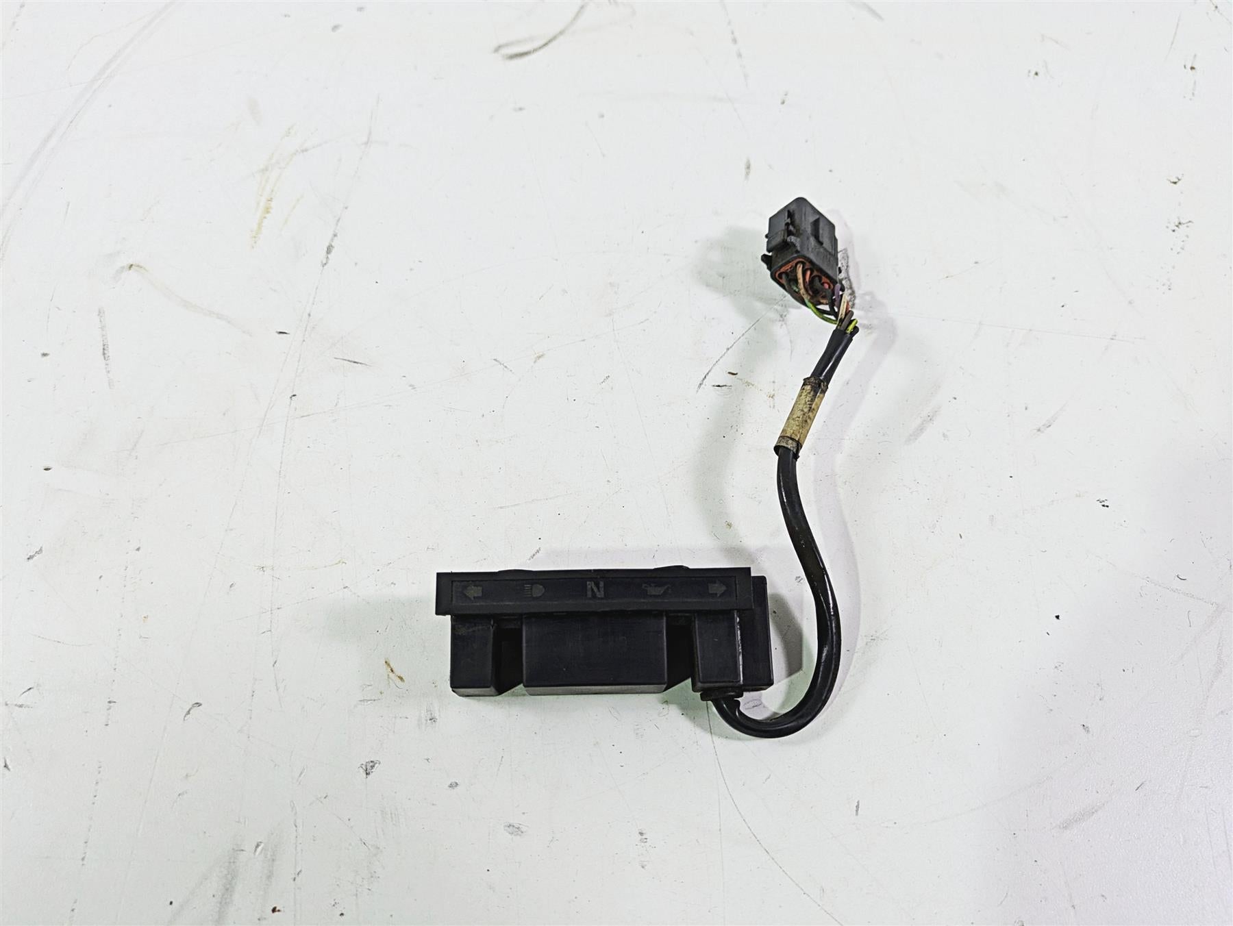 2004 Harley FLSTCI Softail Heritage Instrument Indicator Lights 68113-99C {{ shop.shopifyCountryName }} - Mototech271