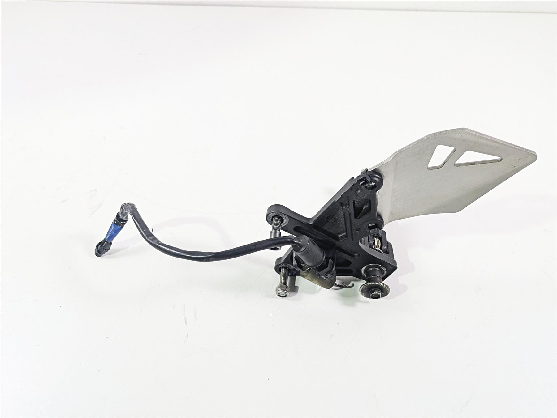 2016 Kawasaki ZX10R Ninja Right Front Footpeg + Mount 35063-1331-18R {{ shop.shopifyCountryName }} - Mototech271